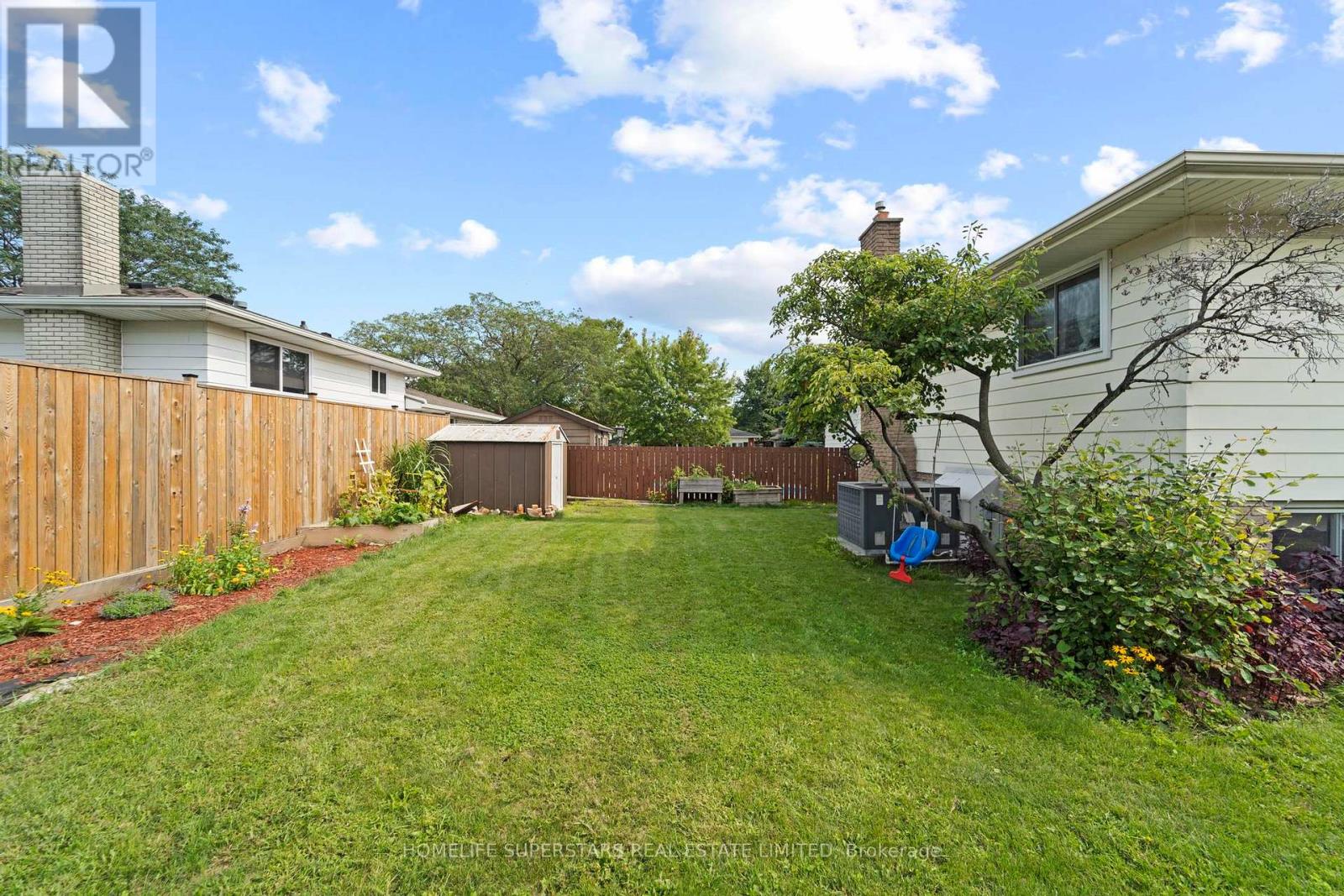 9925 Holly Crescent, Windsor, Ontario  N8R 1Y6 - Photo 5 - X13676972