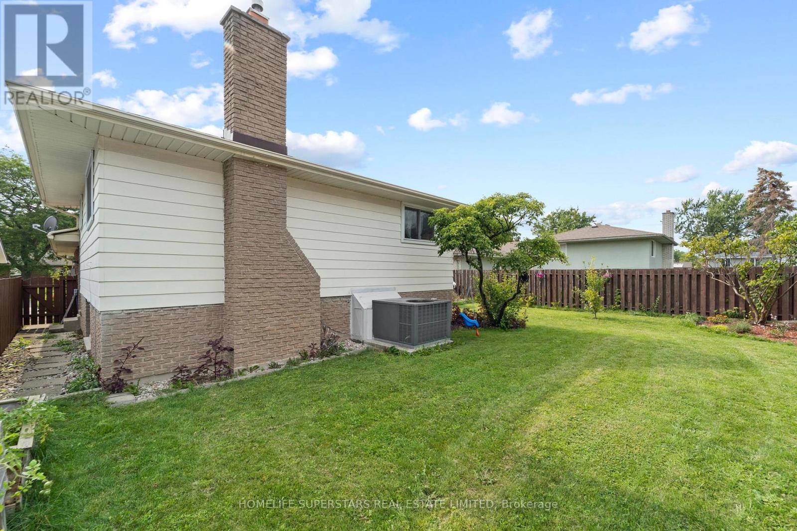 9925 Holly Crescent, Windsor, Ontario  N8R 1Y6 - Photo 6 - X13676972