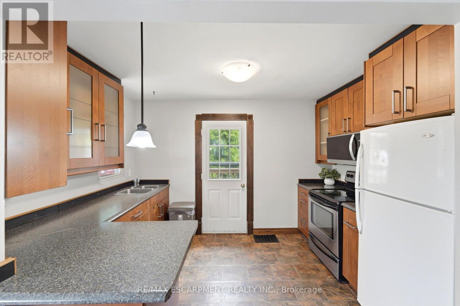 61 Glenmount Avenue, Hamilton, Ontario  L8S 2L3 - Photo 12 - X13677040