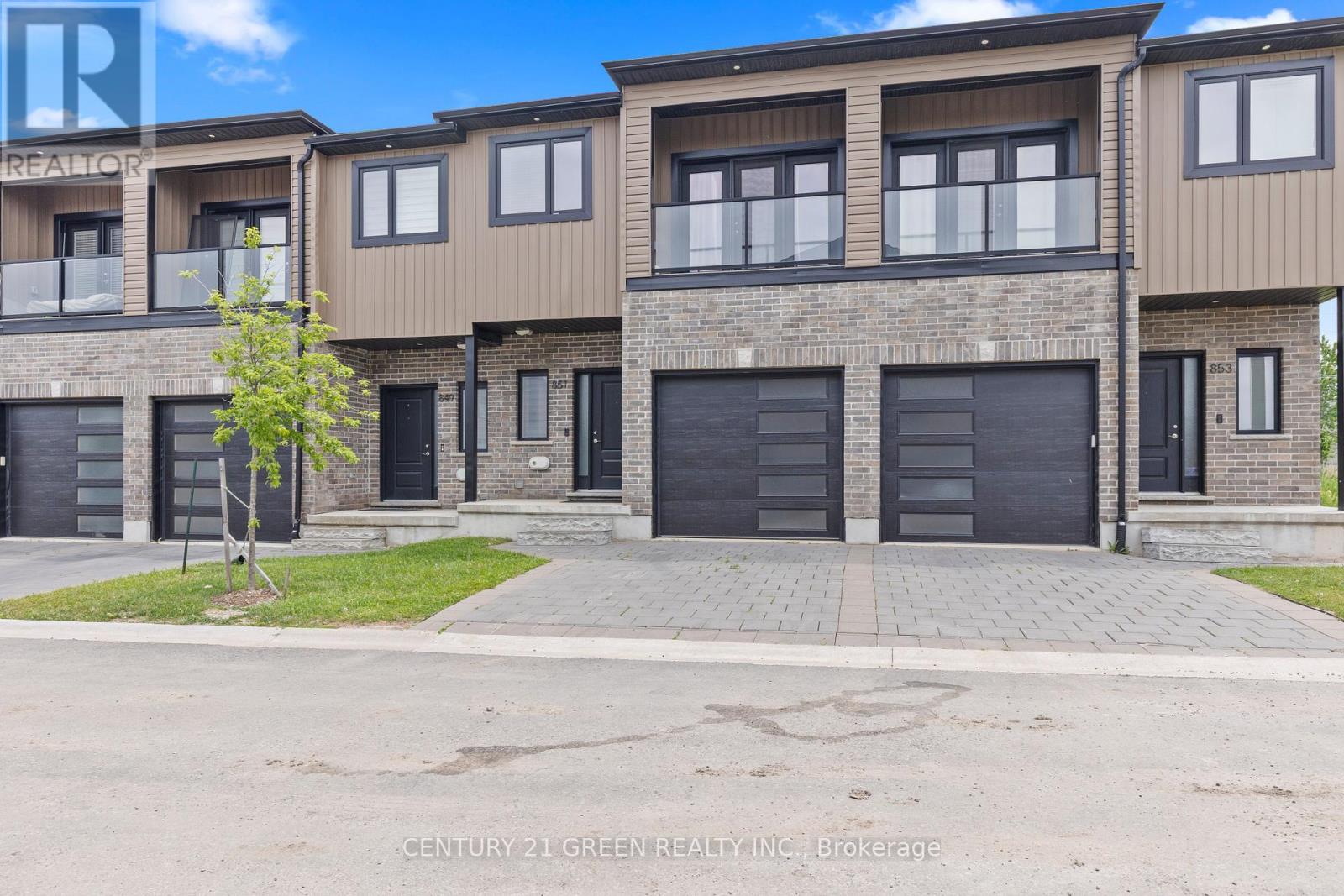 851 SARNIA ROAD