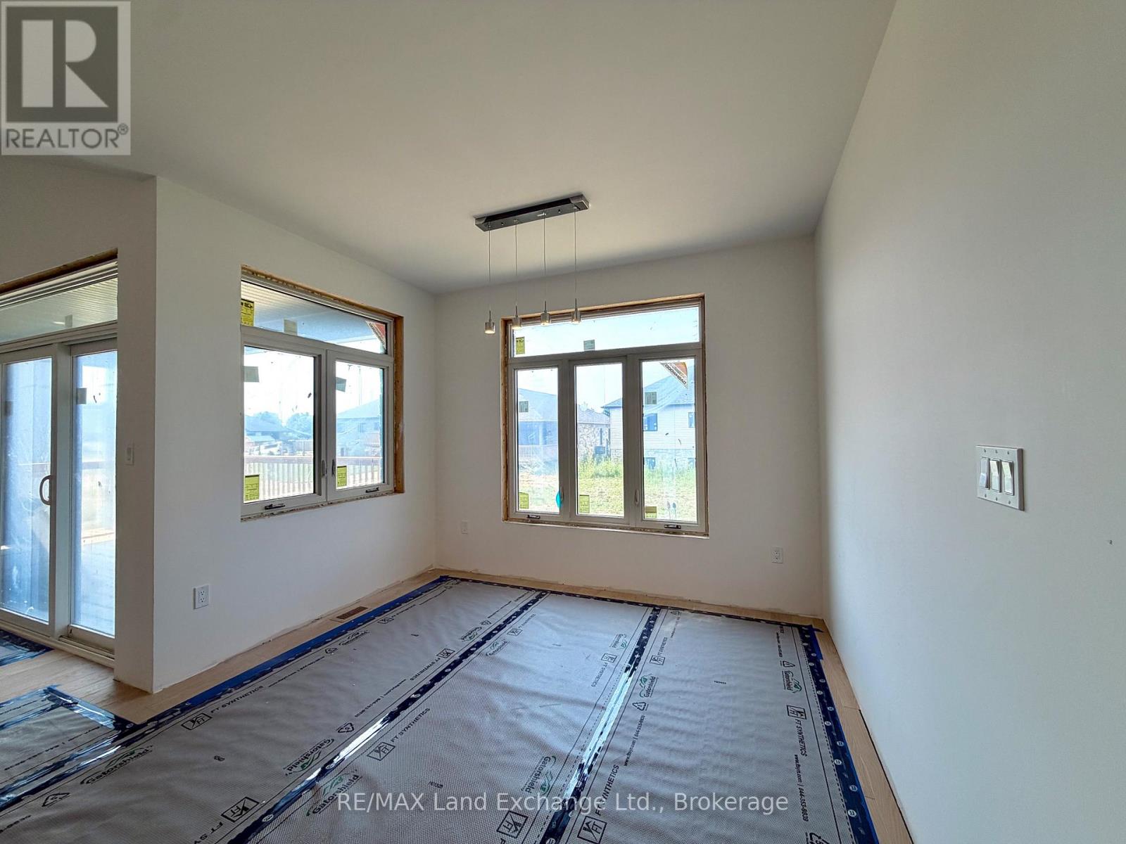 288 Ridge Street, Saugeen Shores, Ontario  N0H 2C3 - Photo 9 - X12305499