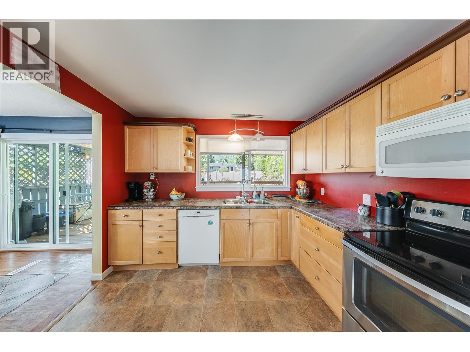 1684 Ridgewood Drive, Castlegar, British Columbia V1N 2L7 - Photo 12 - 10397238