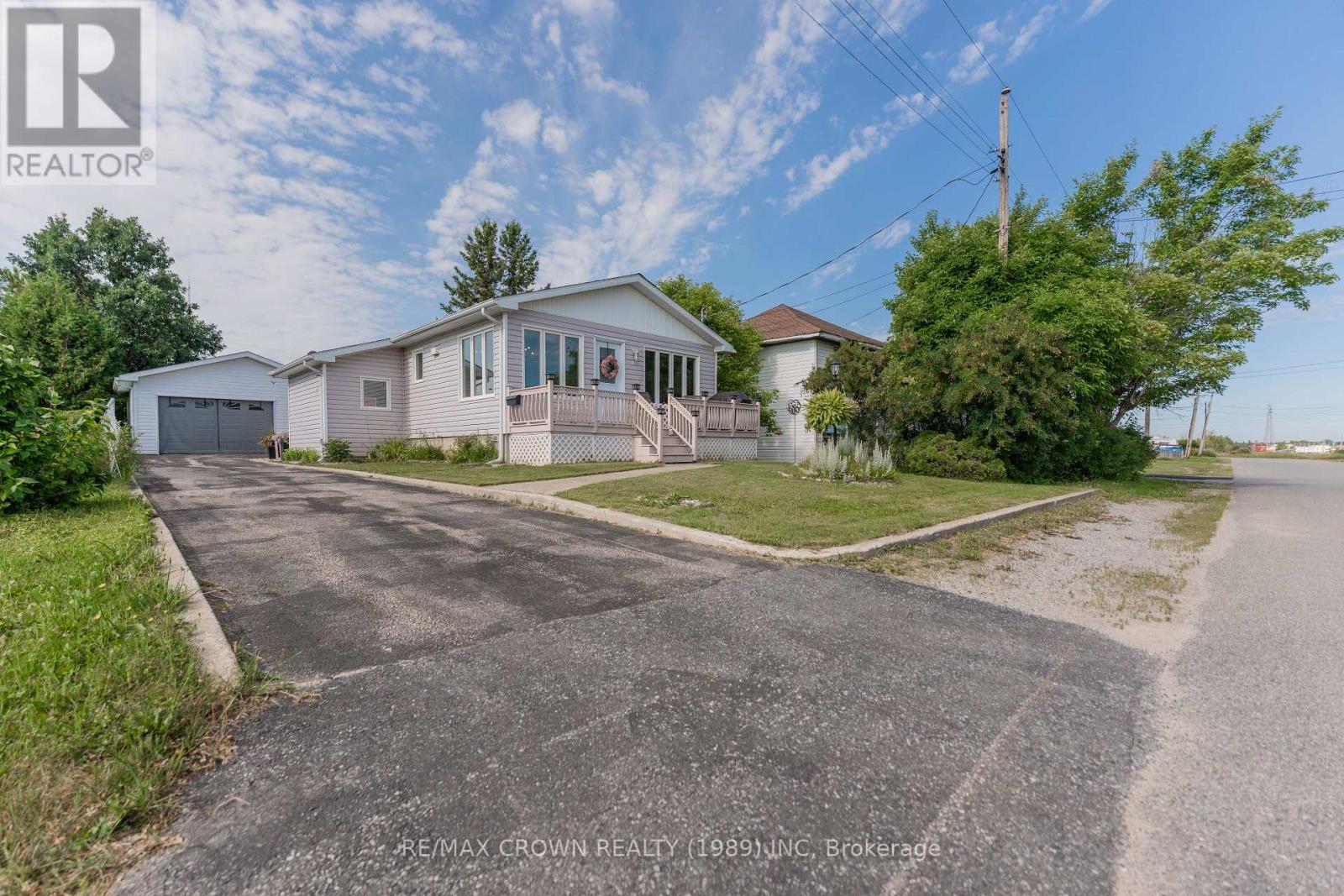 19 LEMARIER STREET, Kapuskasing, Ontario