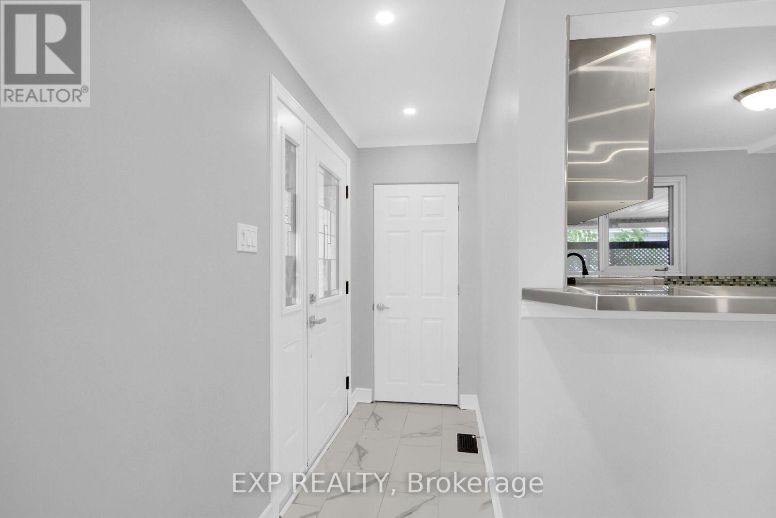 2247 Miramichi Street, Ottawa, Ontario  K2C 0Z1 - Photo 10 - X13677158