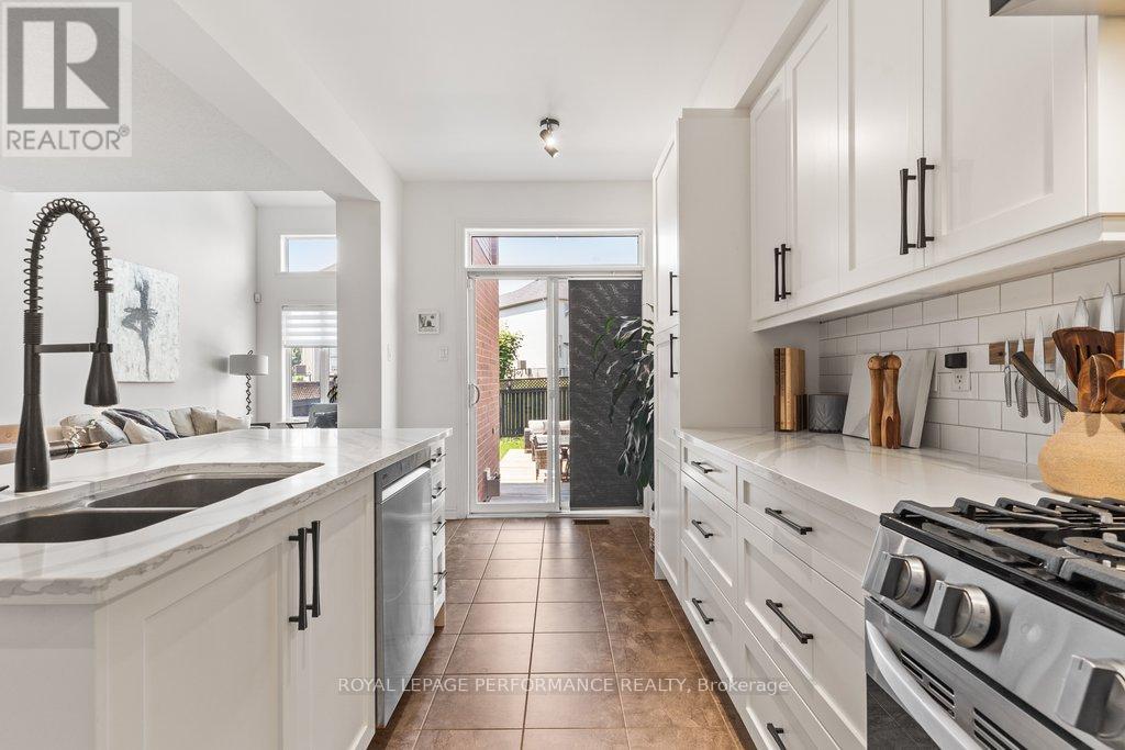 216 Badgeley Avenue, Ottawa, Ontario  K2T 0A4 - Photo 15 - X13677206