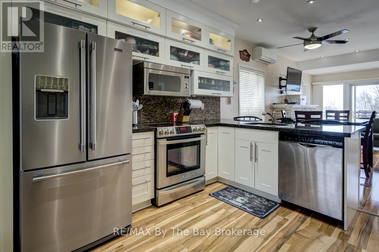 1 - 216 River Road E, Wasaga Beach, Ontario  L9Z 2L6 - Photo 11 - S13139598