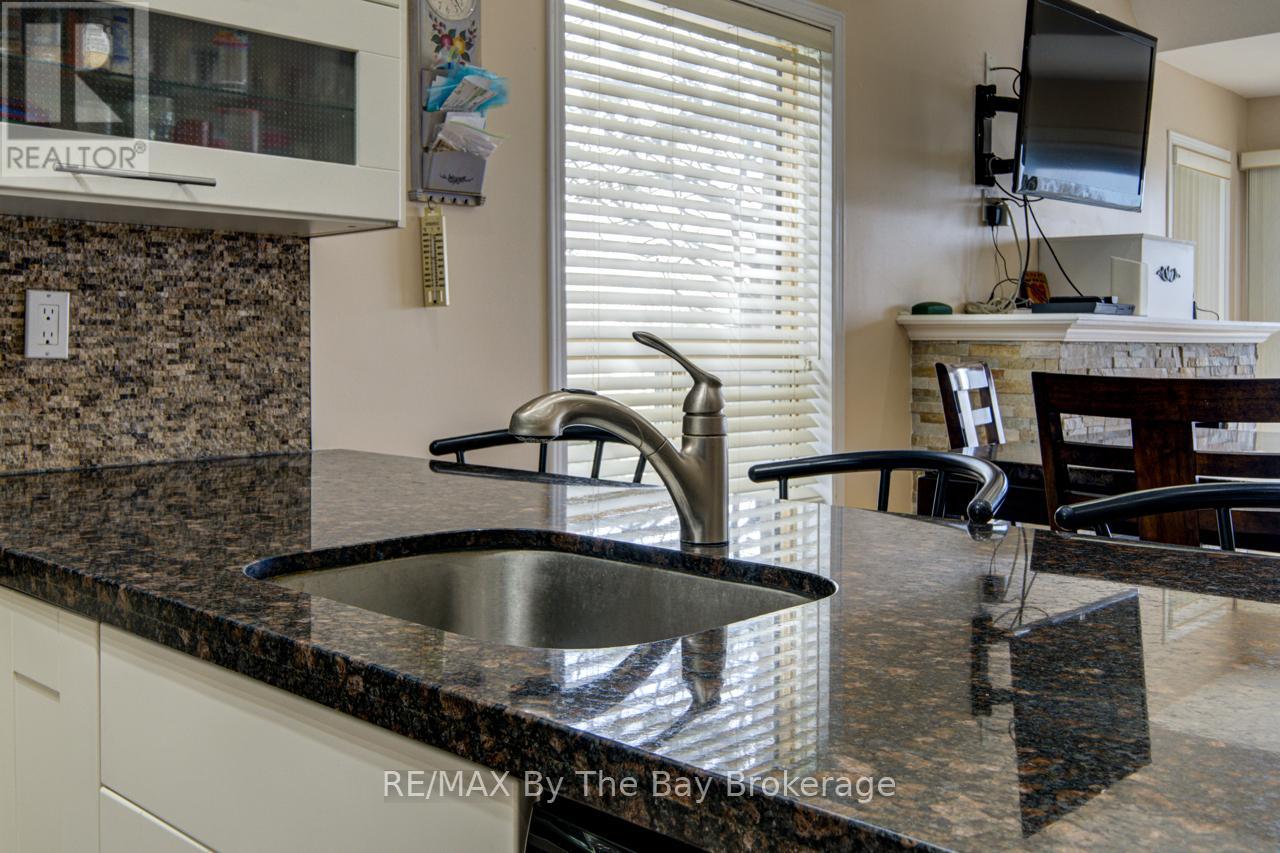 1 - 216 River Road E, Wasaga Beach, Ontario  L9Z 2L6 - Photo 14 - S13139598
