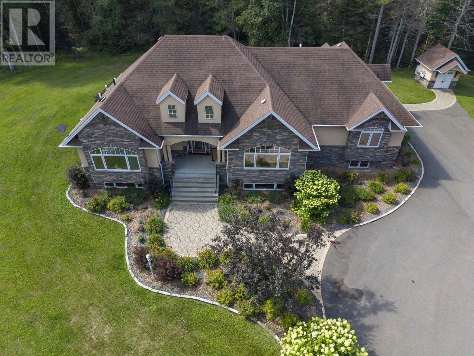 791 Hilldale Rd, Thunder Bay, Ontario  P7G 1Z9 - Photo 4 - TB2602370