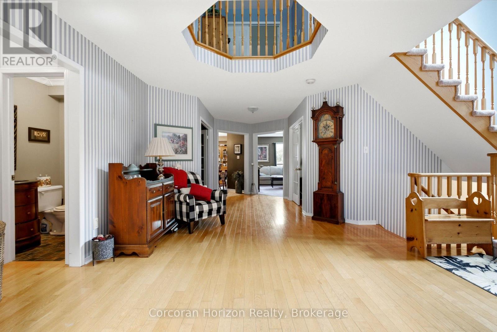 131 Huntingwood Avenue, Hamilton, Ontario  L9H 6X5 - Photo 10 - X13677264