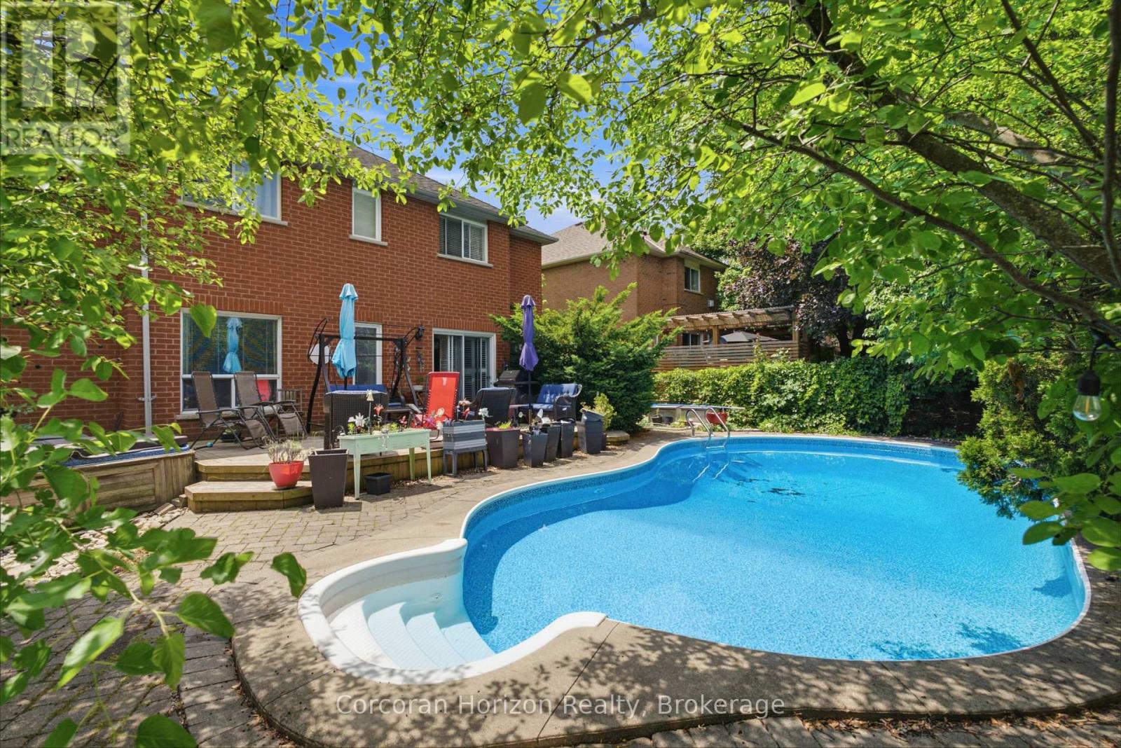 131 Huntingwood Avenue, Hamilton, Ontario  L9H 6X5 - Photo 2 - X13677264
