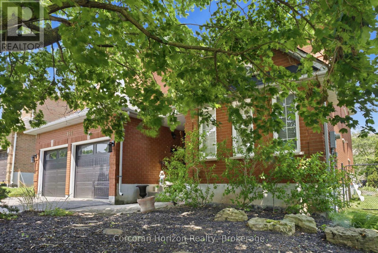 131 Huntingwood Avenue, Hamilton, Ontario  L9H 6X5 - Photo 4 - X13677264