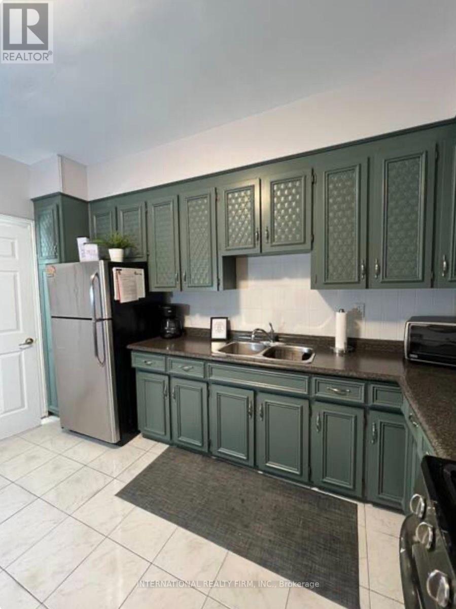 Main - 132 Grace Street, Toronto, Ontario M6J 2S2 - Photo 4 - C13677234