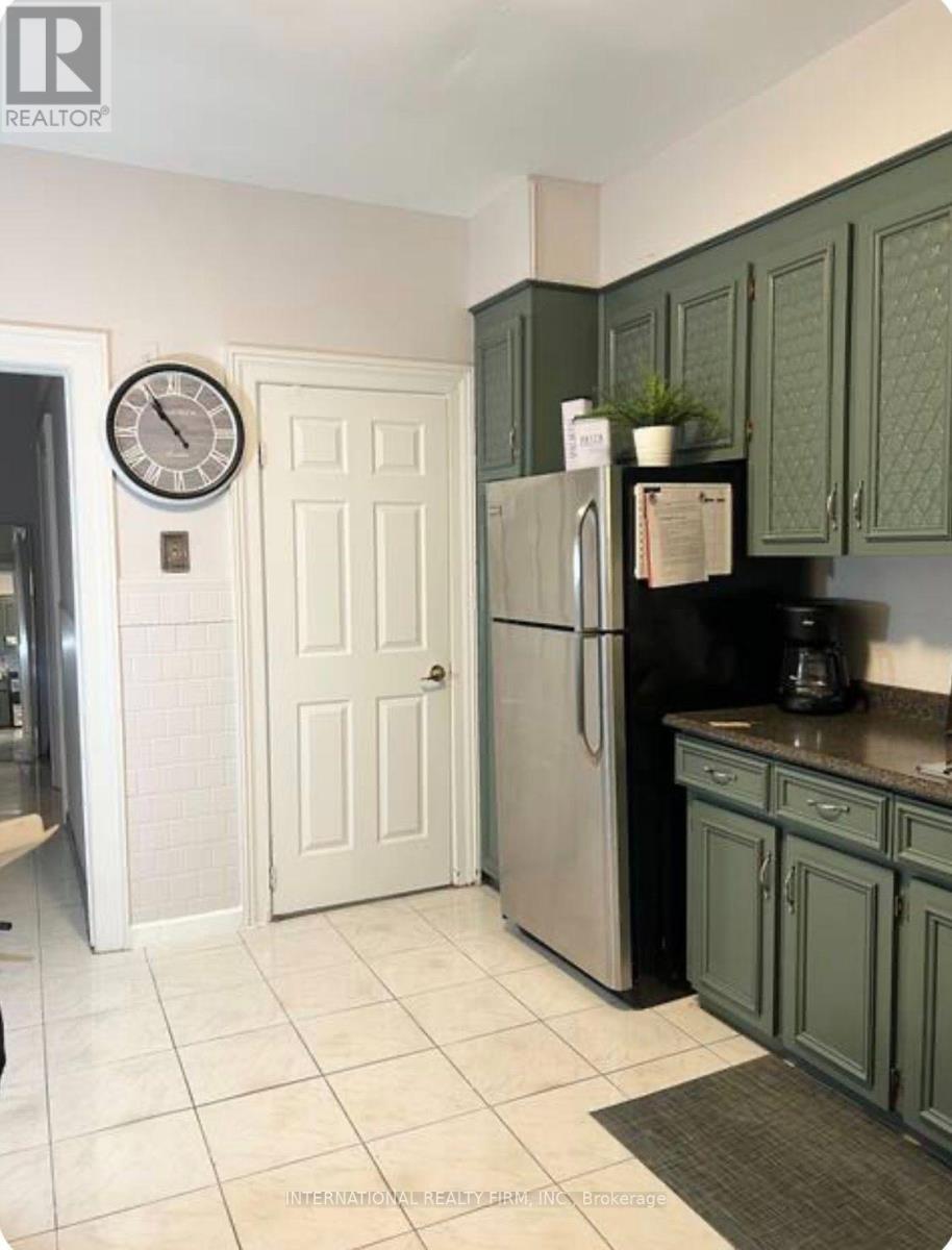 Main - 132 Grace Street, Toronto, Ontario M6J 2S2 - Photo 8 - C13677234