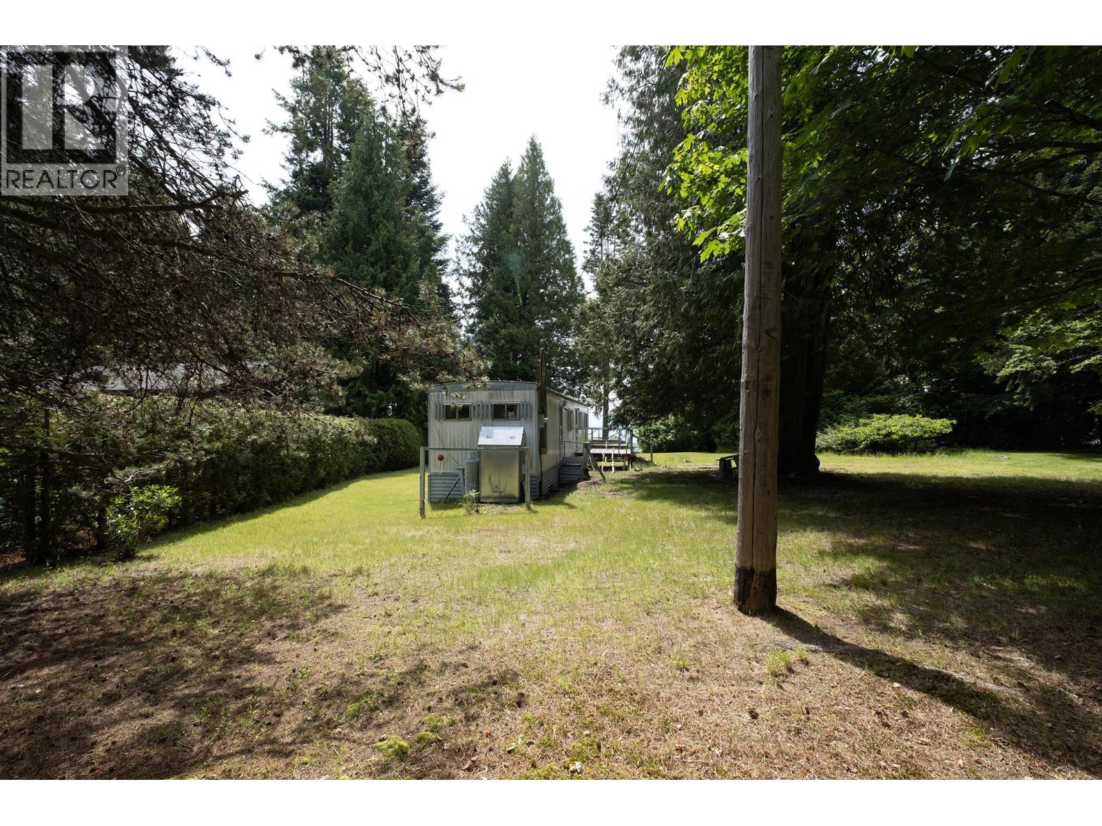 8127 Redrooffs Road, Halfmoon Bay, British Columbia  V7Z 1A7 - Photo 12 - R3155851