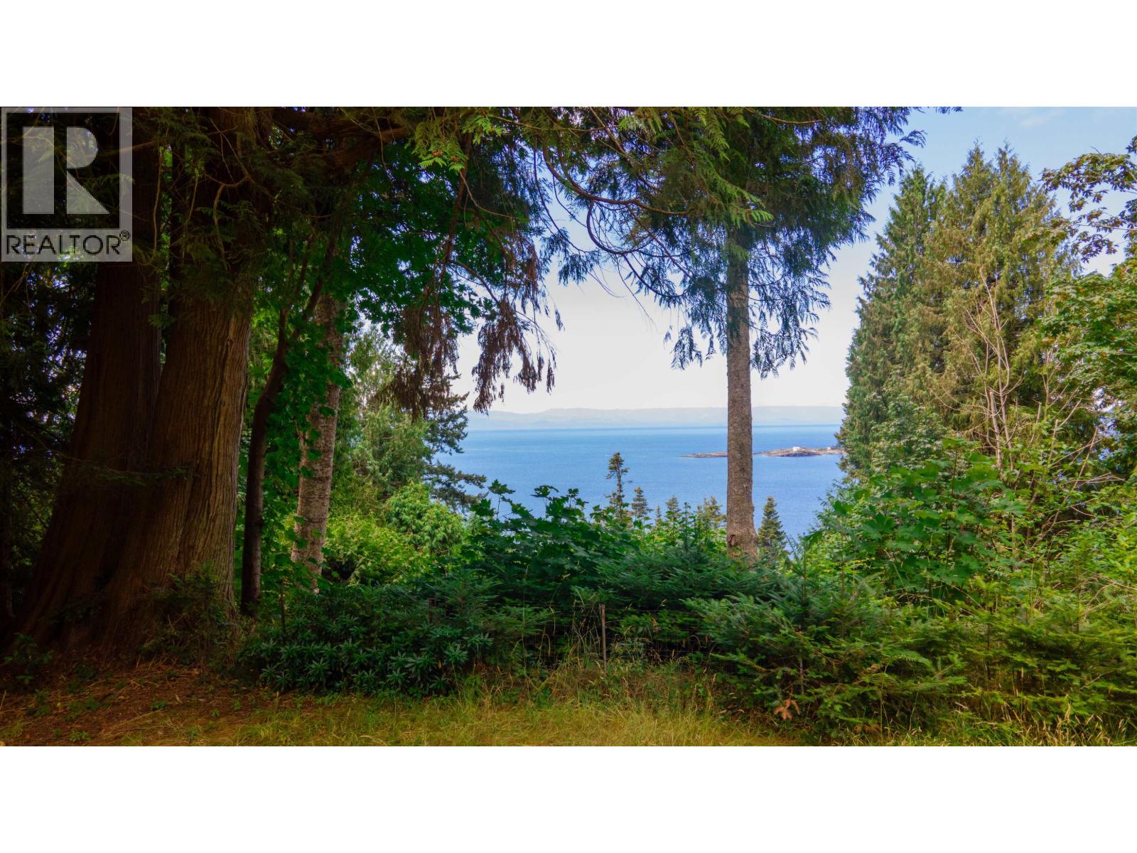 8127 Redrooffs Road, Halfmoon Bay, British Columbia  V7Z 1A7 - Photo 2 - R3155851