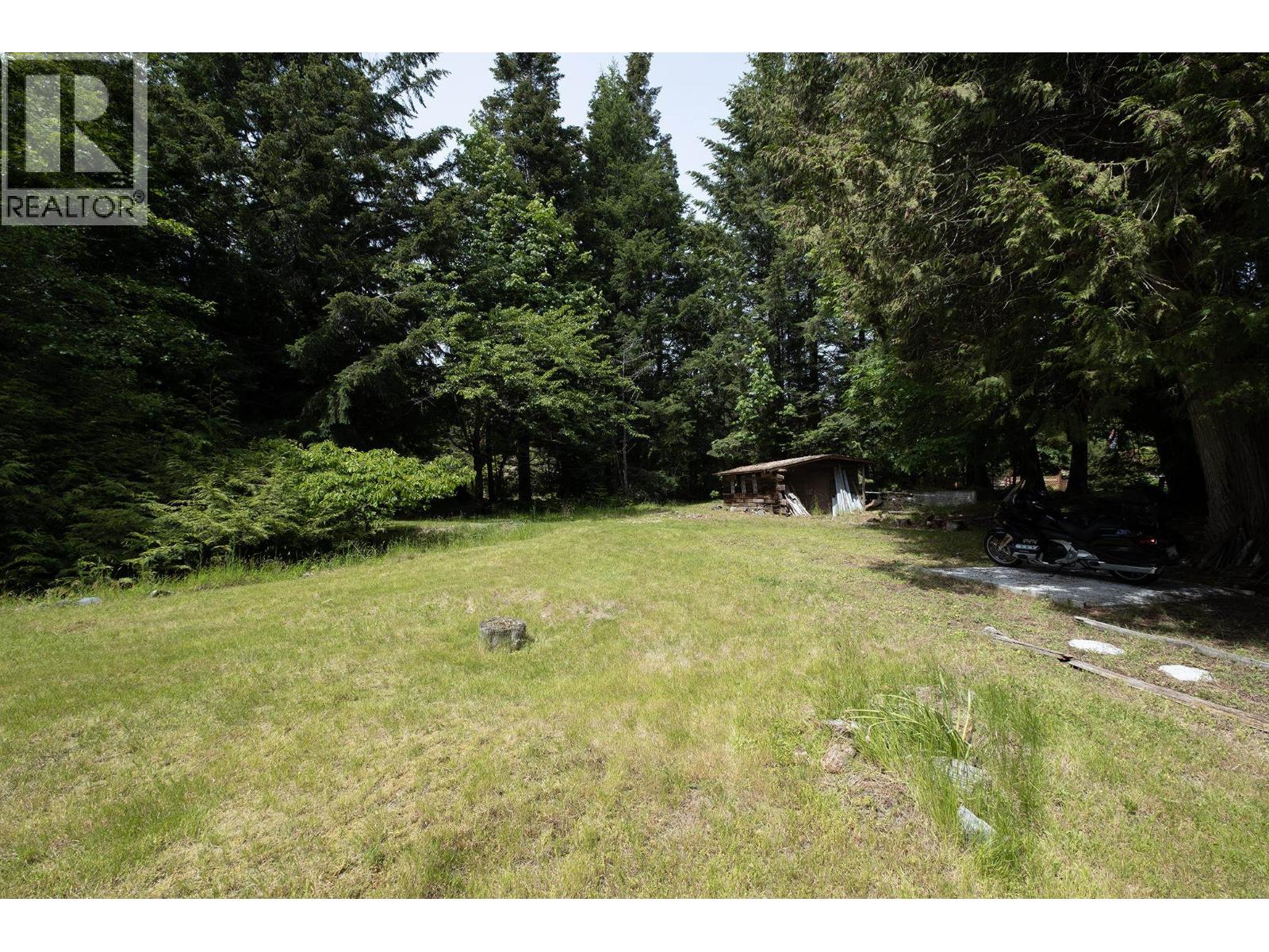 8127 Redrooffs Road, Halfmoon Bay, British Columbia  V7Z 1A7 - Photo 4 - R3155851