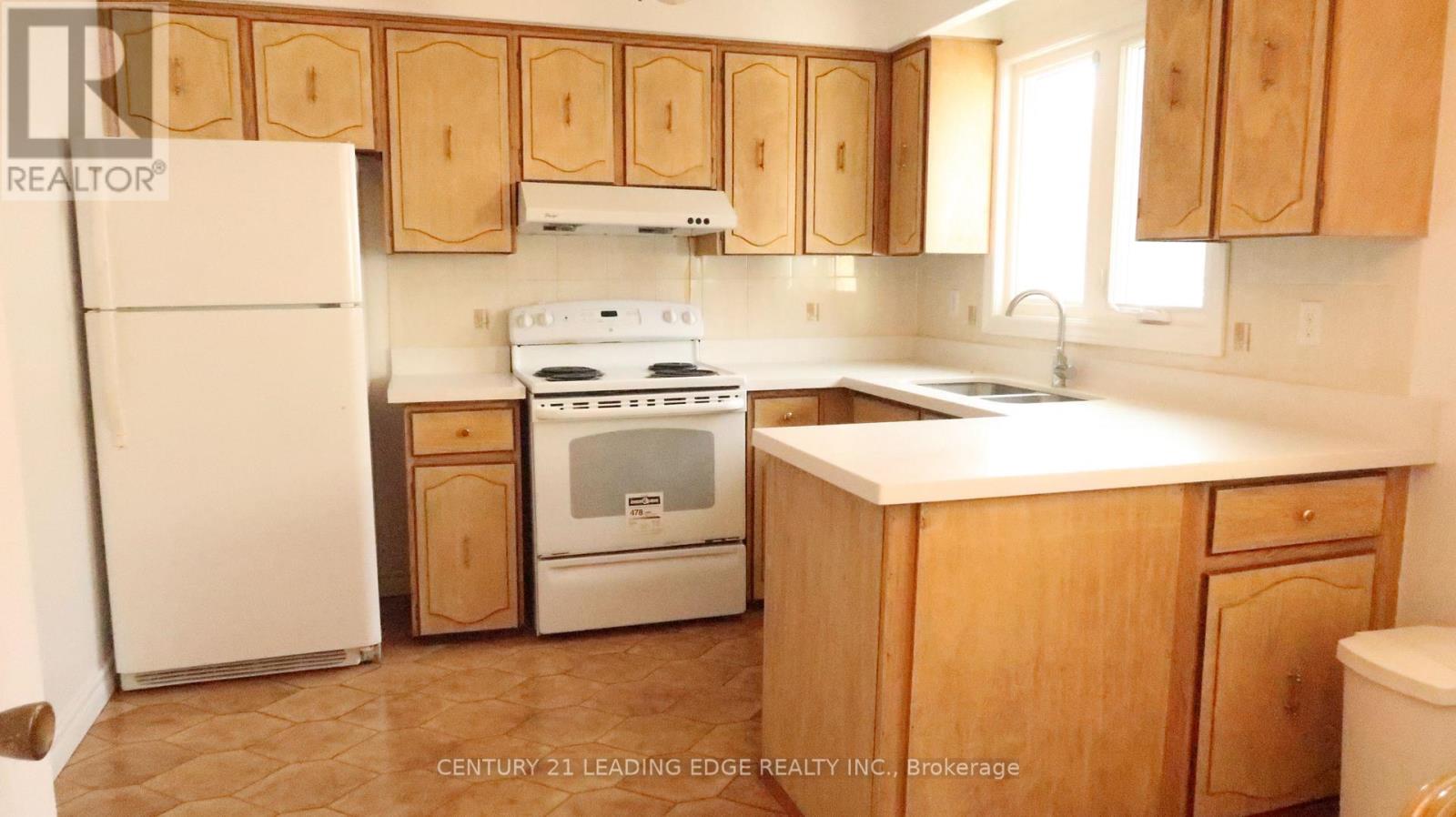 Main - 959 Huntingwood Drive S, Toronto, Ontario  M1S 1K3 - Photo 2 - E13677202