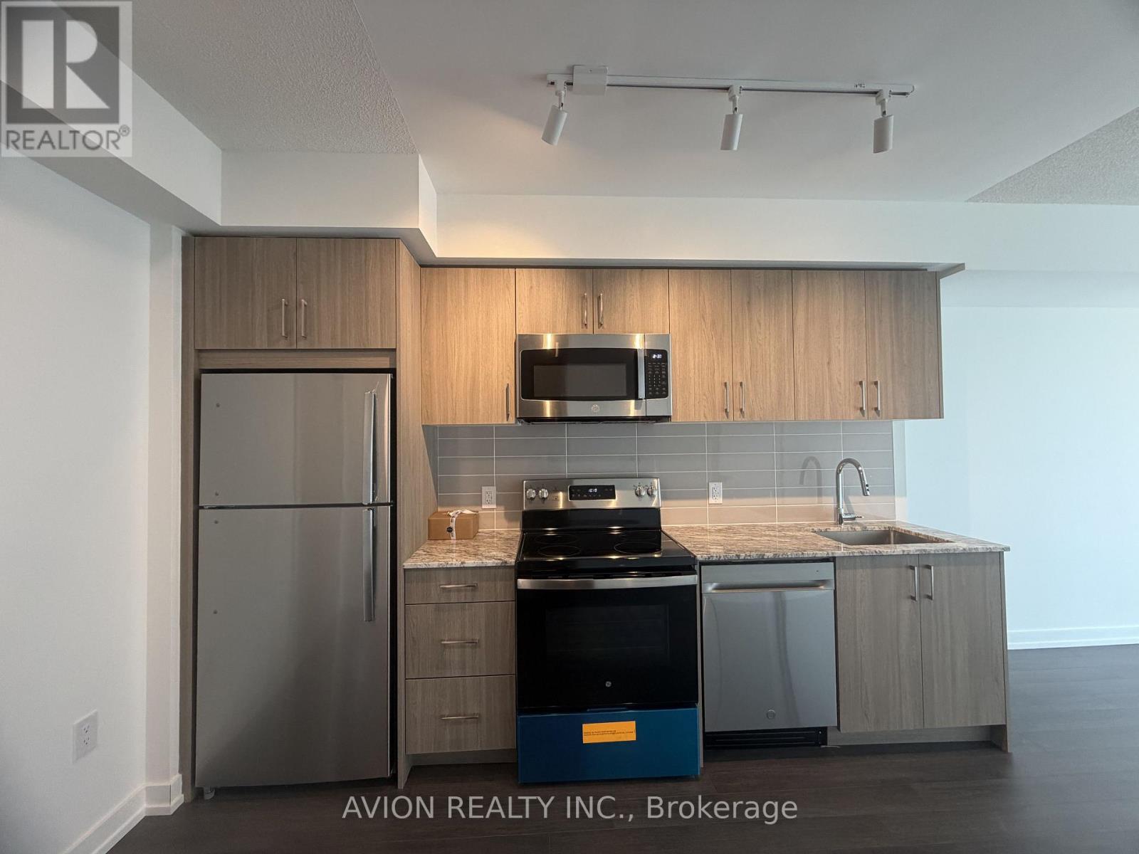 1316 - 4010 EGLINTON AVENUE W