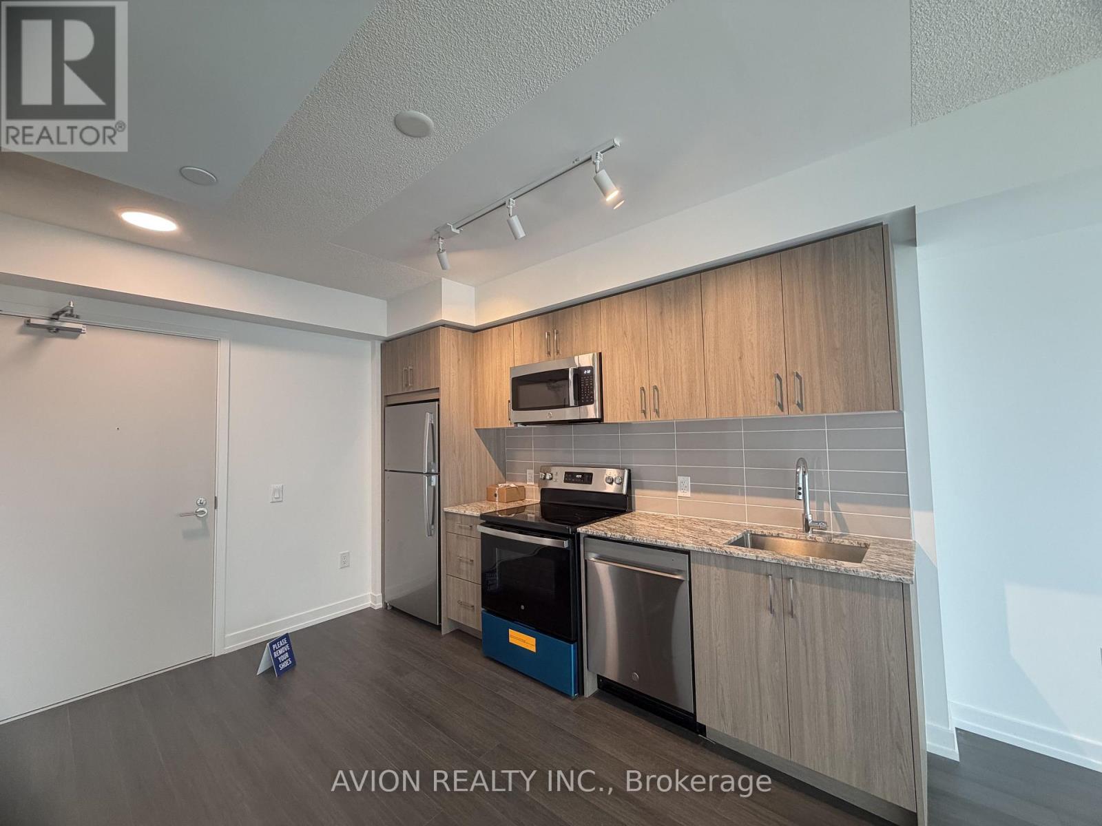 1316 - 4010 Eglinton Avenue W, Toronto, Ontario  M9A 0G5 - Photo 3 - W13677196