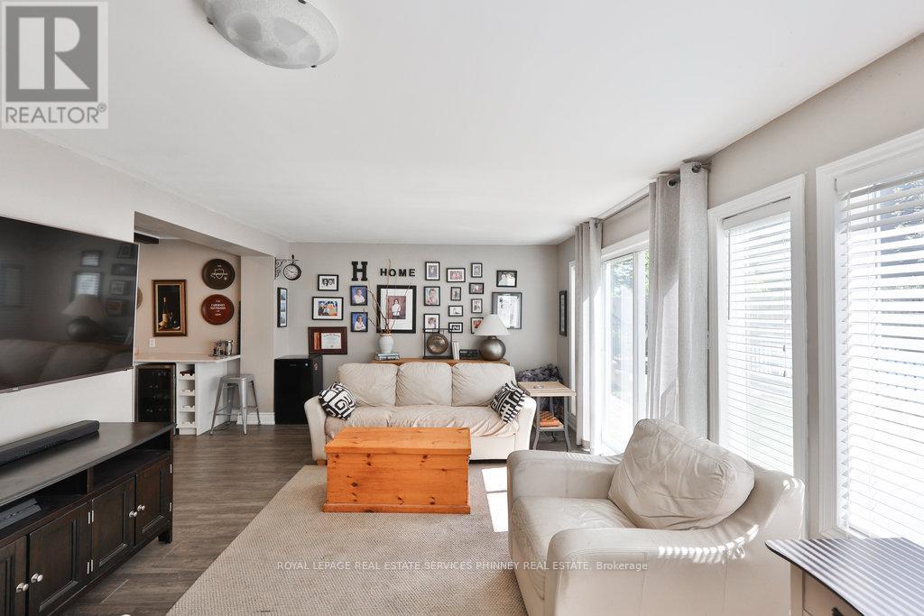 1404 Lewisham Drive, Mississauga, Ontario  L5J 3R3 - Photo 8 - W13677242