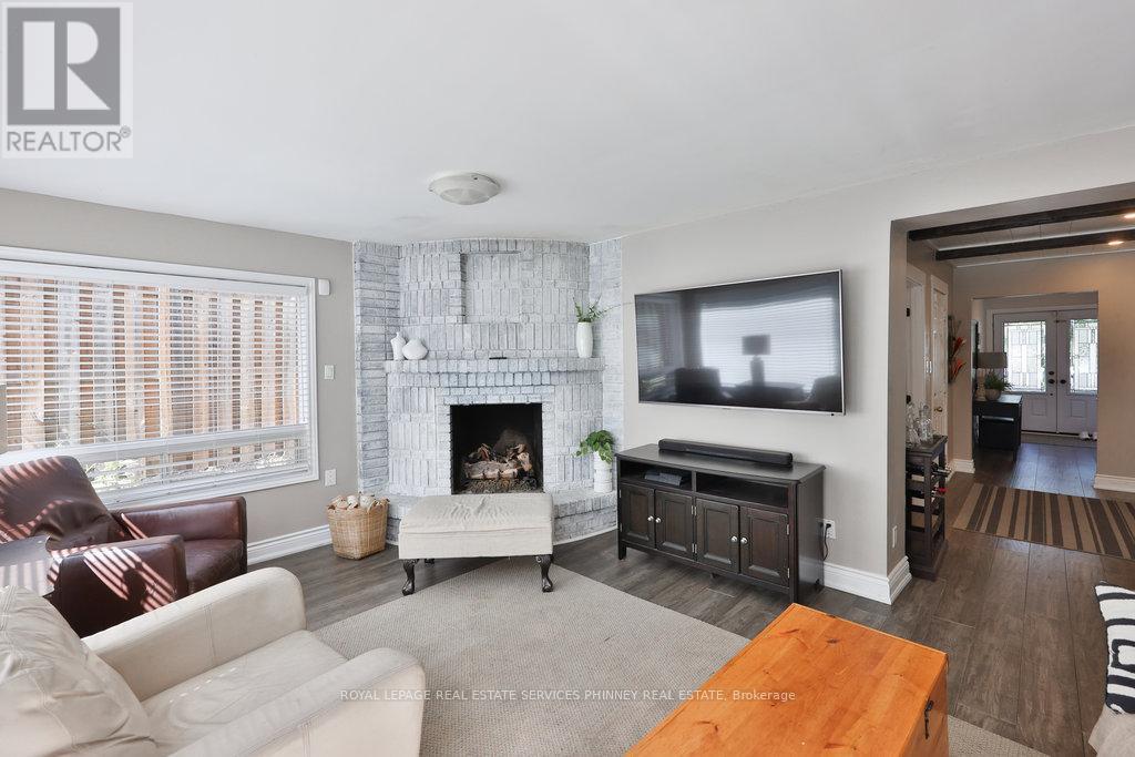 1404 Lewisham Drive, Mississauga, Ontario  L5J 3R3 - Photo 9 - W13677242