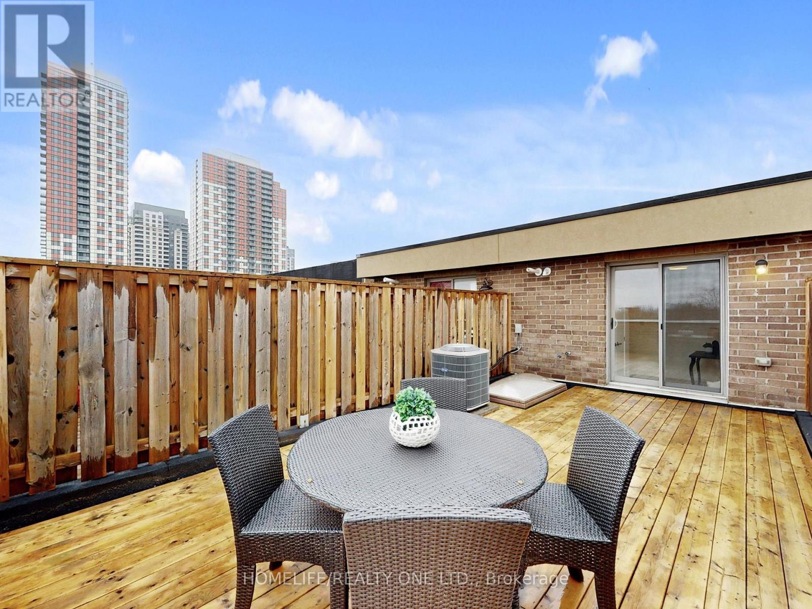 1076 Lansdowne Avenue, Toronto, Ontario M6H 4H2 - Photo 34 - W13677256
