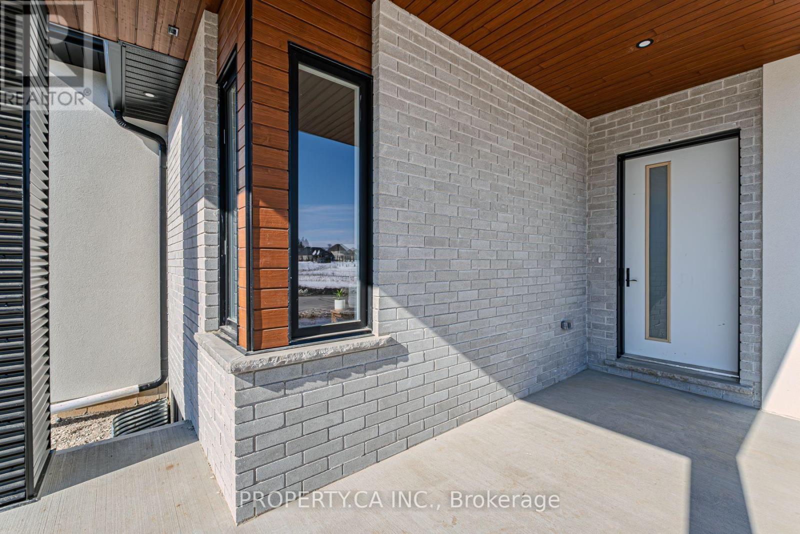 2 Hudson Drive, Brantford, Ontario N3T 0V6 - Photo 5 - X12002556
