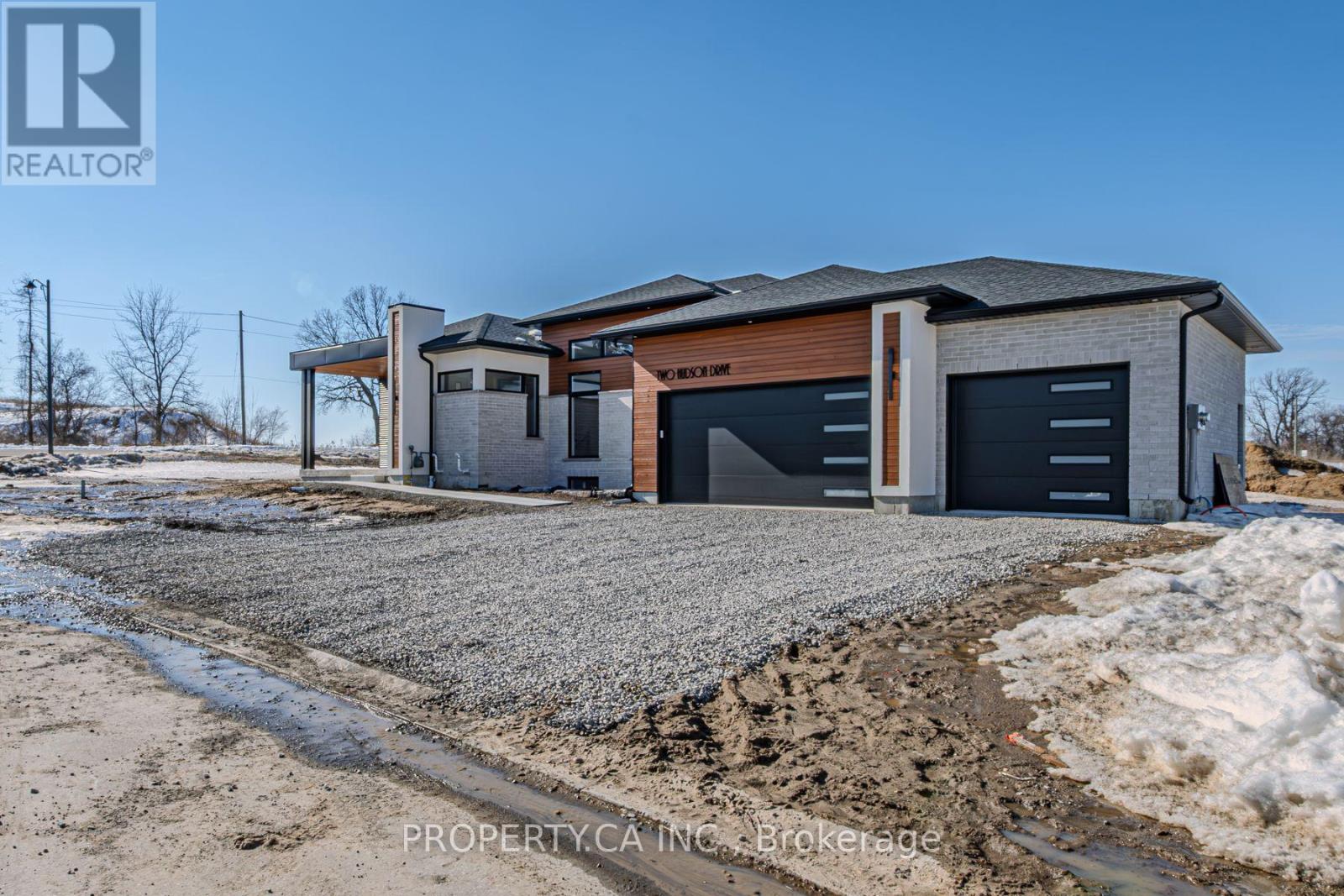 2 Hudson Drive, Brantford, Ontario N3T 0V6 - Photo 3 - X12002556