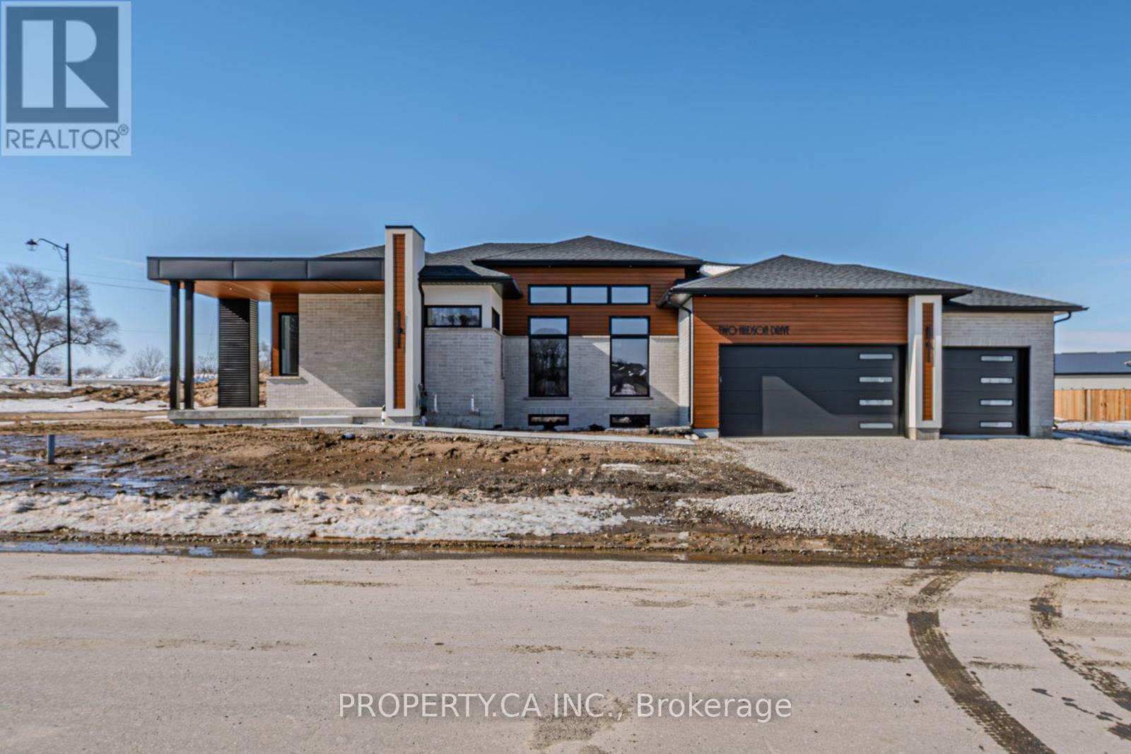 2 Hudson Drive, Brantford, Ontario N3T 0V6 - Photo 4 - X12002556