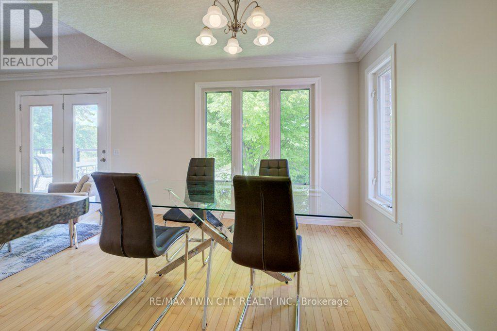670 Salzburg Drive, Waterloo, Ontario  N2V 2N8 - Photo 17 - X13677200
