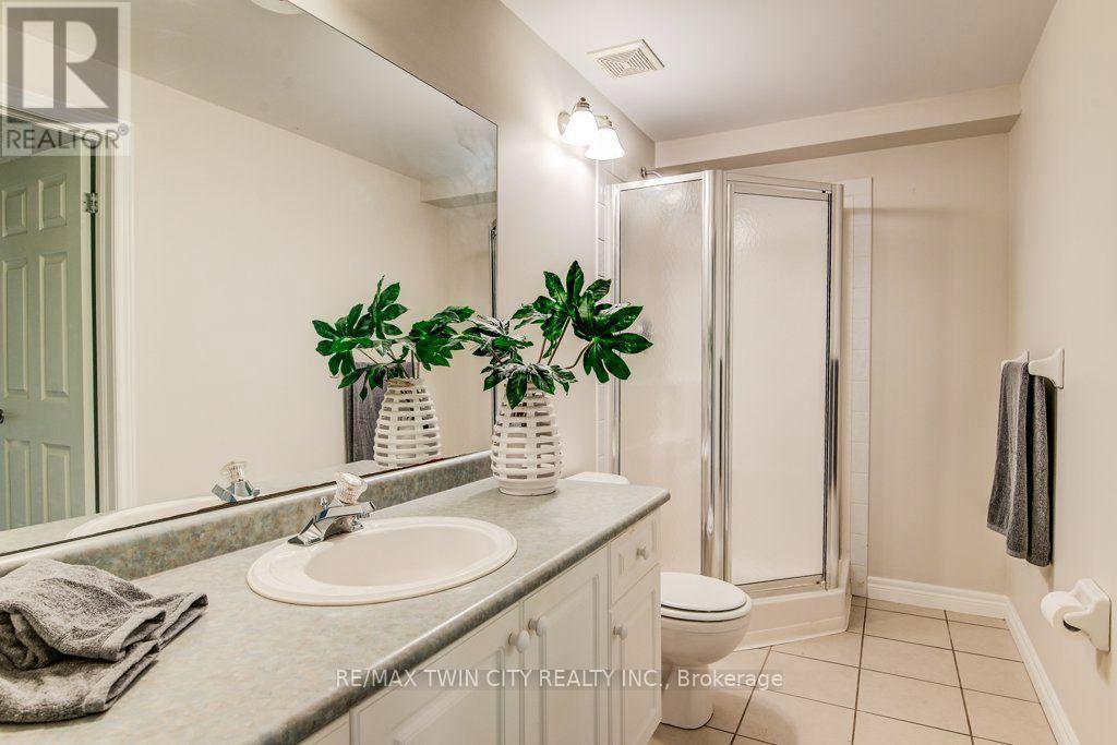 670 Salzburg Drive, Waterloo, Ontario  N2V 2N8 - Photo 31 - X13677200