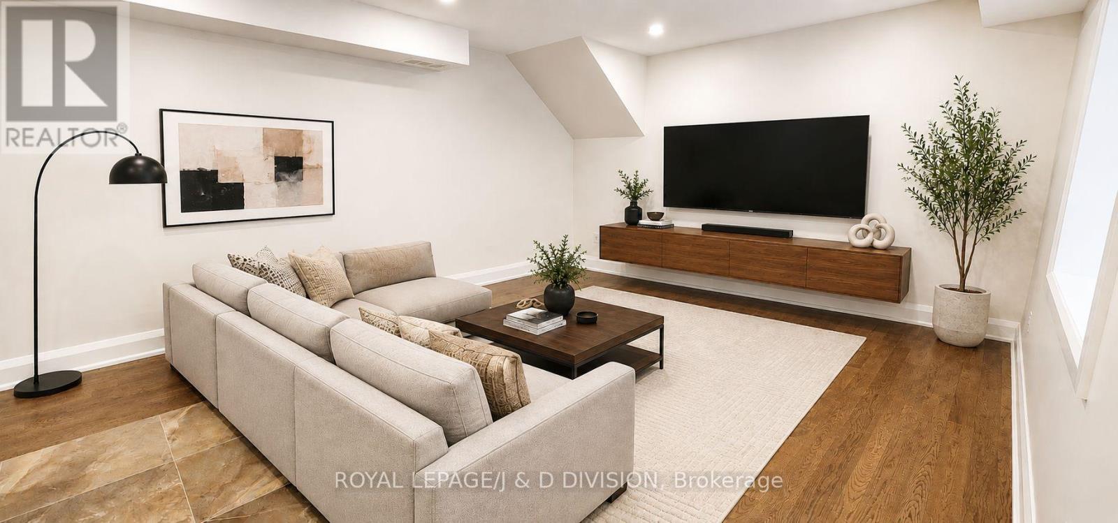 202 - 2579 YONGE STREET, Toronto, Ontario