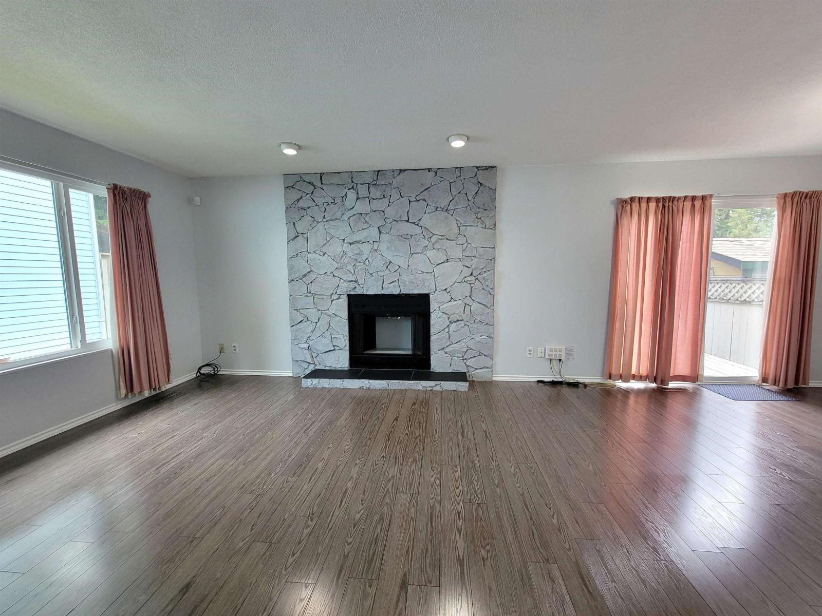 14741 101a Avenue, Surrey, British Columbia  V3R 7E7 - Photo 3 - R3155751