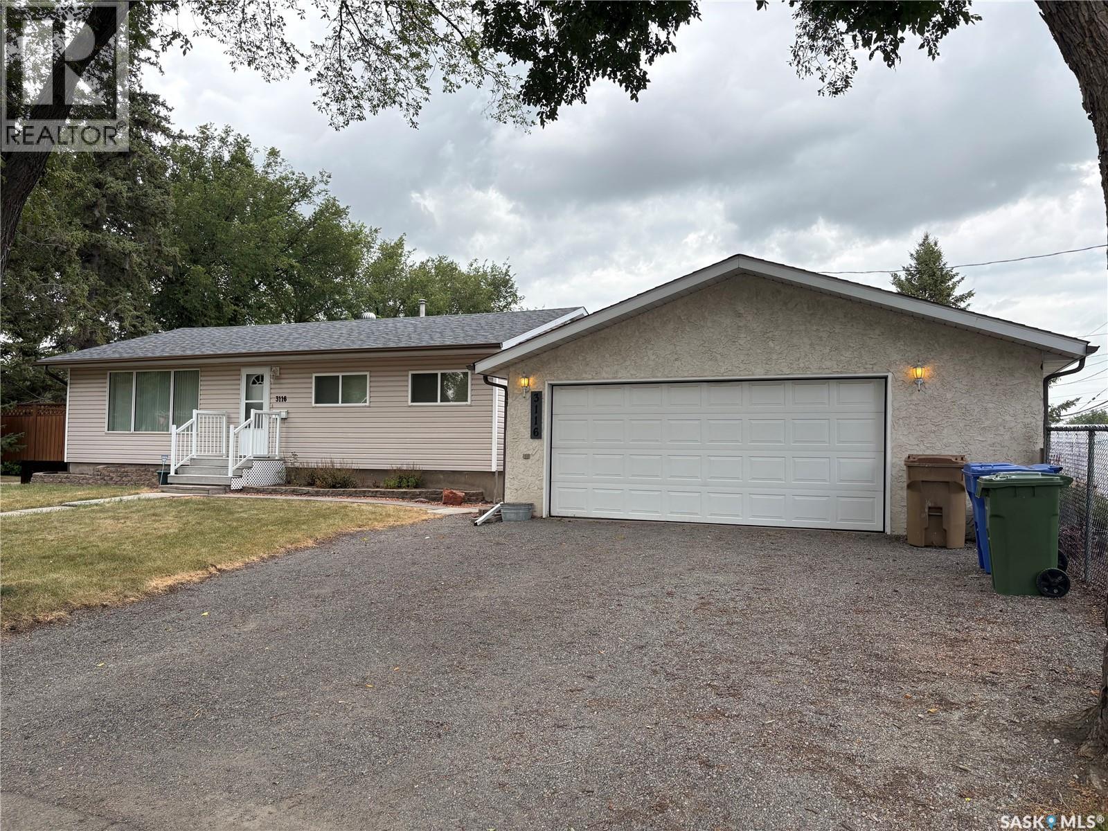 3116 3rd Avenue N, Regina, Saskatchewan  S4R 0W6 - Photo 2 - SK045645