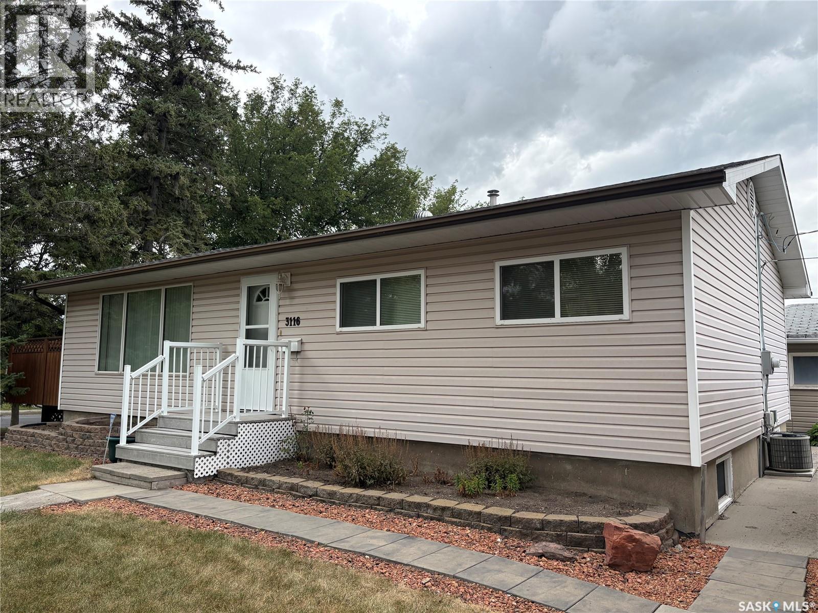 3116 3rd Avenue N, Regina, Saskatchewan  S4R 0W6 - Photo 3 - SK045645