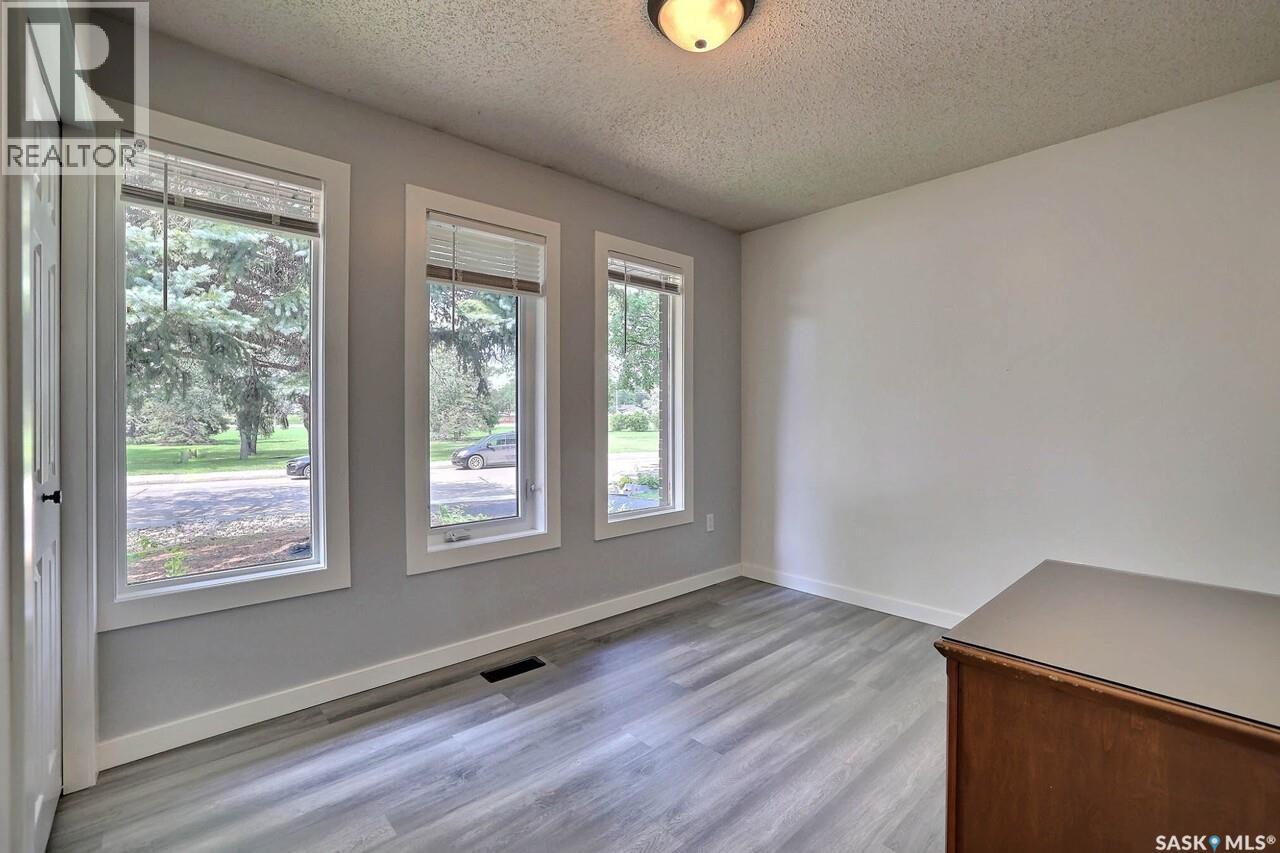 122 Edenwold Crescent, Regina, Saskatchewan  S4R 8A3 - Photo 12 - SK045599