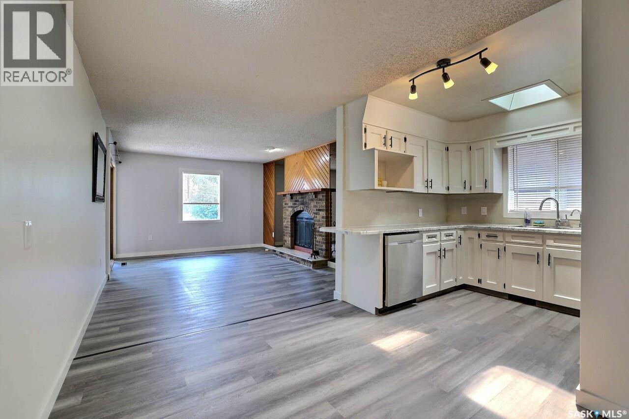 122 Edenwold Crescent, Regina, Saskatchewan  S4R 8A3 - Photo 4 - SK045599