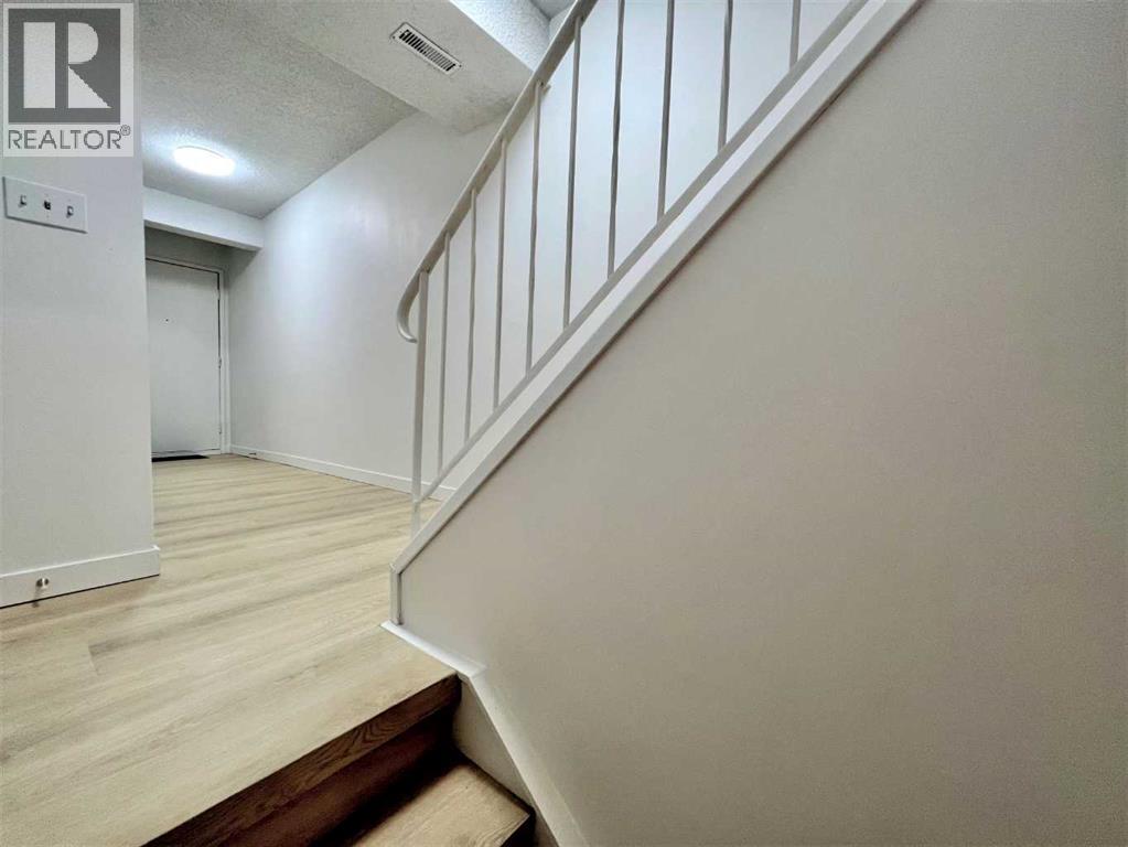 58 Canterbury Gardens Sw, Calgary, Alberta  T2W 2S9 - Photo 28 - A2335232