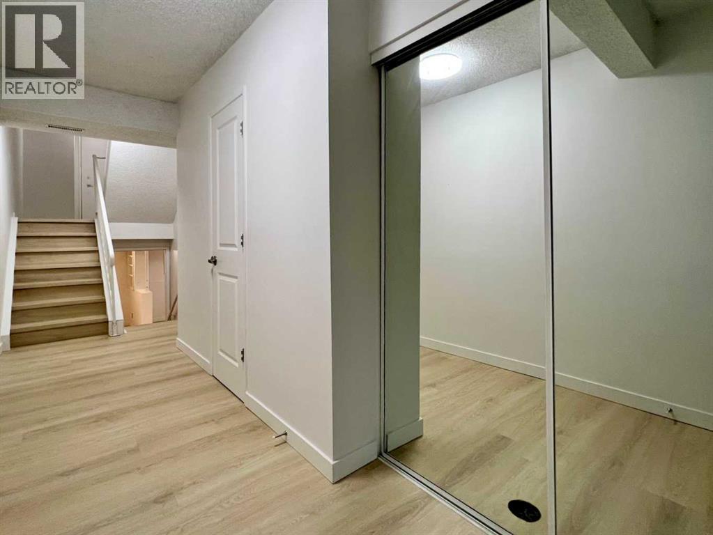 58 Canterbury Gardens Sw, Calgary, Alberta  T2W 2S9 - Photo 5 - A2335232