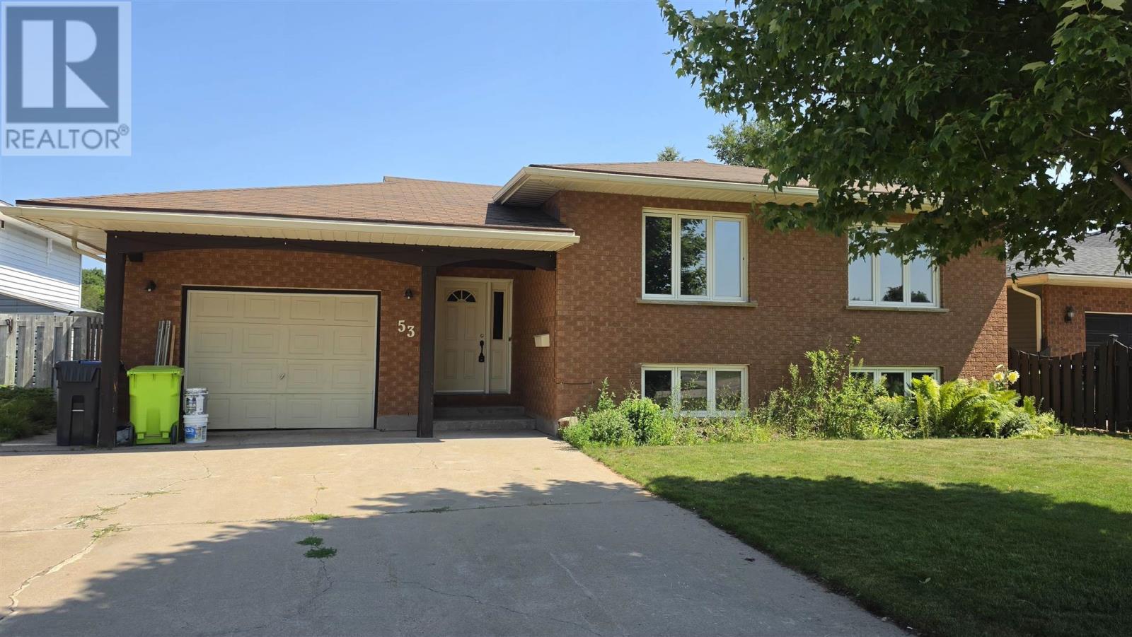 53 Robin St, Sault Ste. Marie, Ontario  P6A 5Y4 - Photo 1 - SM262170