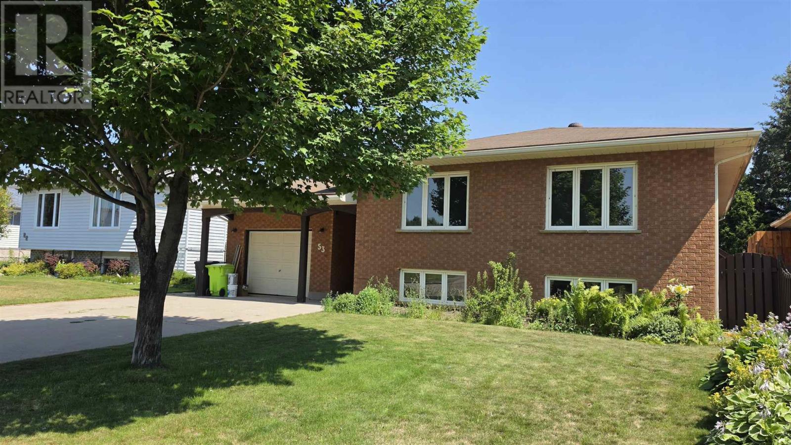 53 Robin St, Sault Ste. Marie, Ontario  P6A 5Y4 - Photo 3 - SM262170