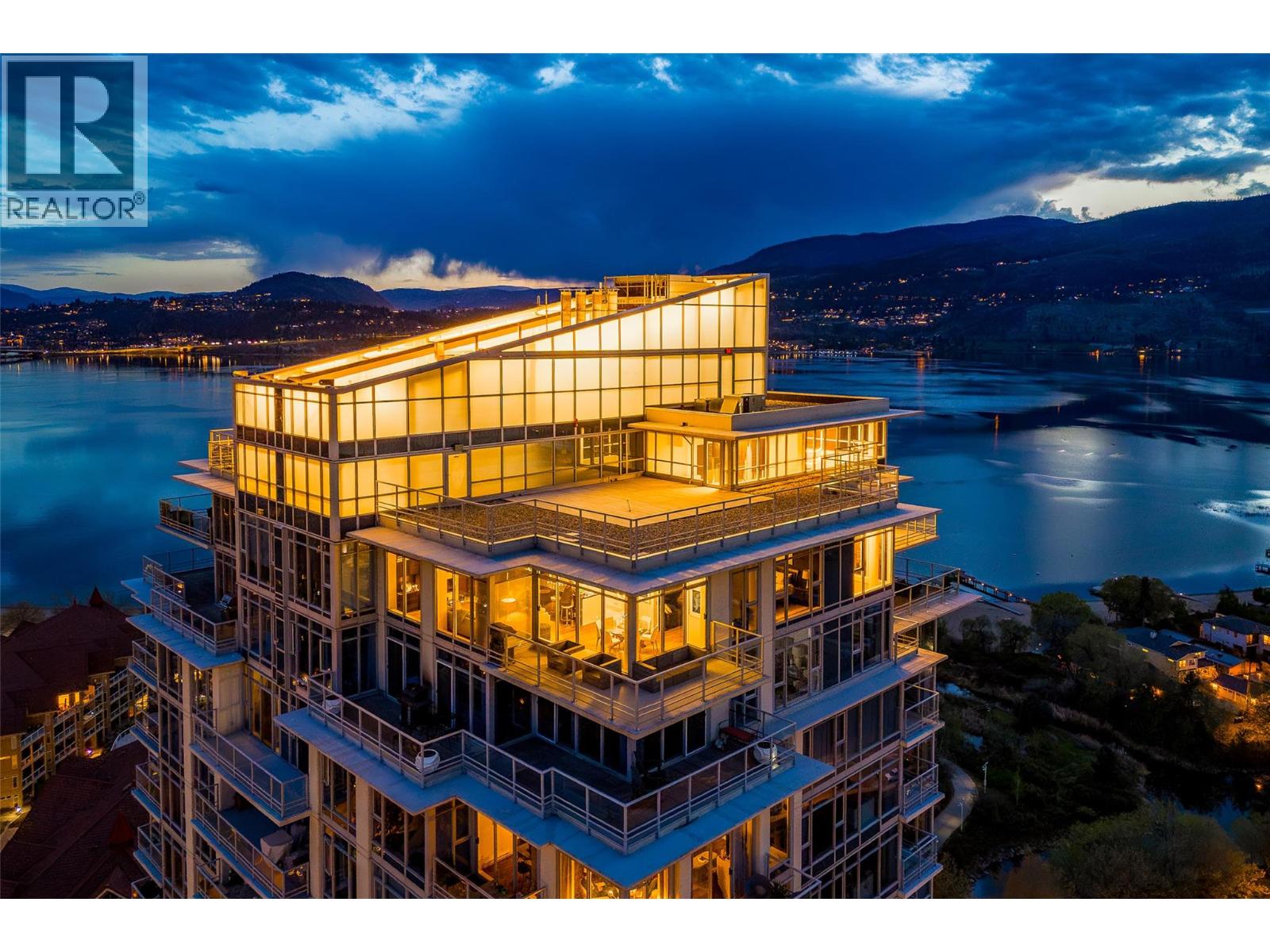 1075 Sunset Drive Unit# Ph1, Kelowna, British Columbia  V1Y 9Y9 - Photo 2 - 10382866