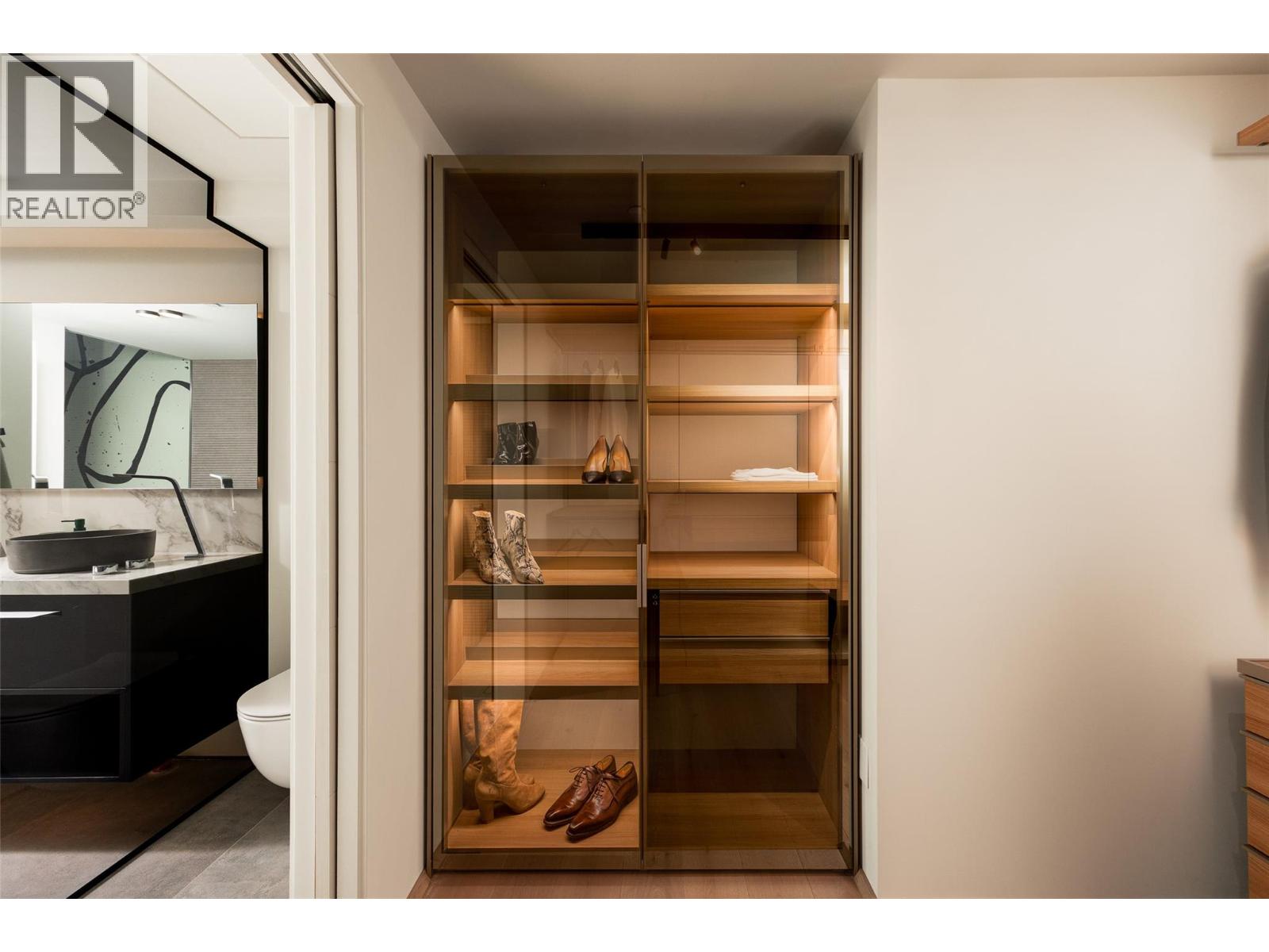 1075 Sunset Drive Unit# Ph1, Kelowna, British Columbia  V1Y 9Y9 - Photo 43 - 10382866