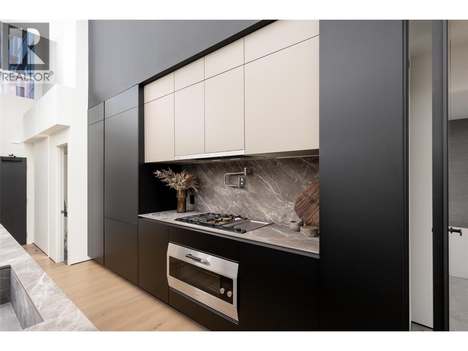 1075 Sunset Drive Unit# Ph1, Kelowna, British Columbia  V1Y 9Y9 - Photo 13 - 10382866