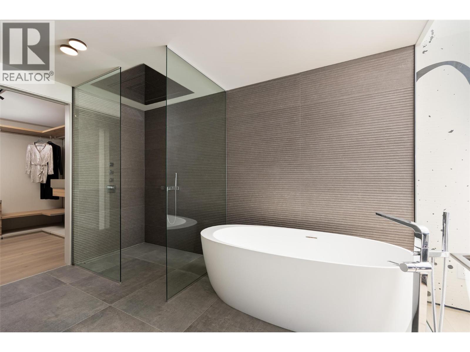 1075 Sunset Drive Unit# Ph1, Kelowna, British Columbia  V1Y 9Y9 - Photo 40 - 10382866