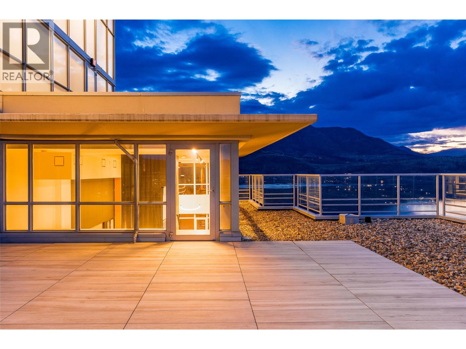 1075 Sunset Drive Unit# Ph1, Kelowna, British Columbia  V1Y 9Y9 - Photo 54 - 10382866