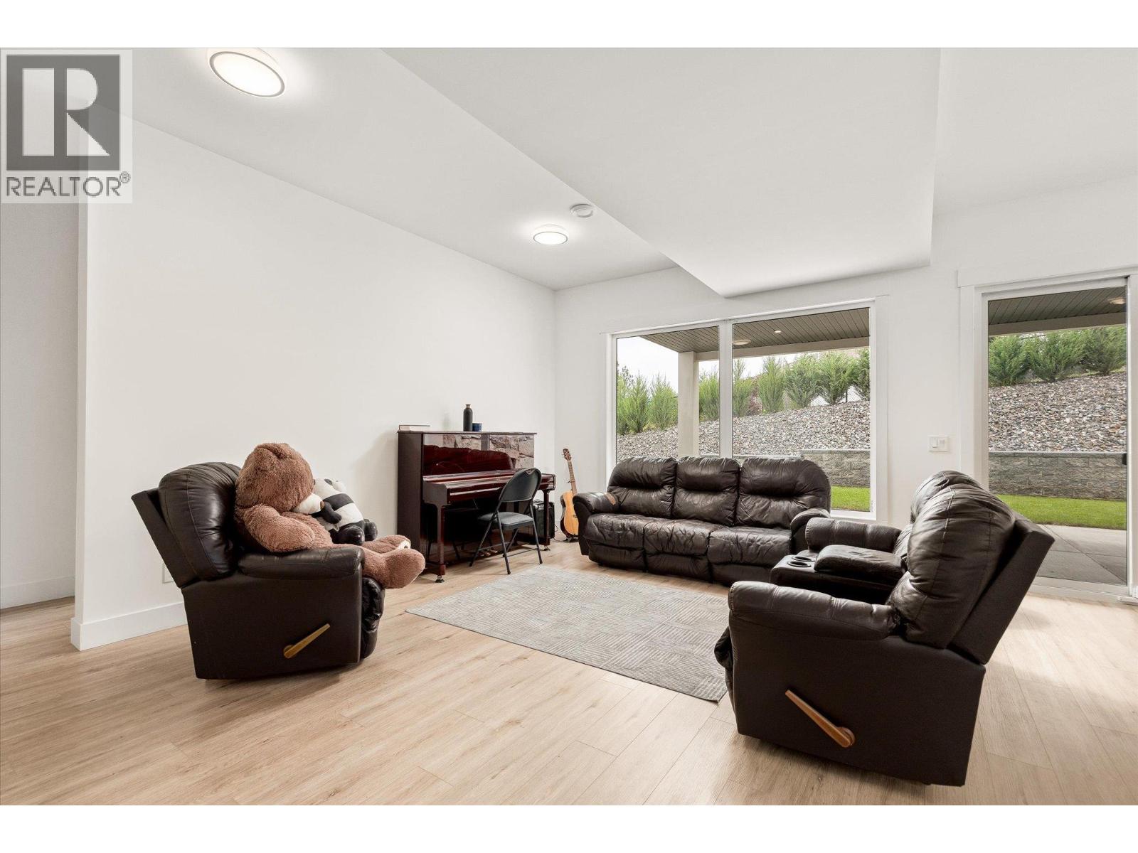 10285 Beacon Hill Drive, Lake Country, British Columbia  V4V 0A9 - Photo 32 - 10389055