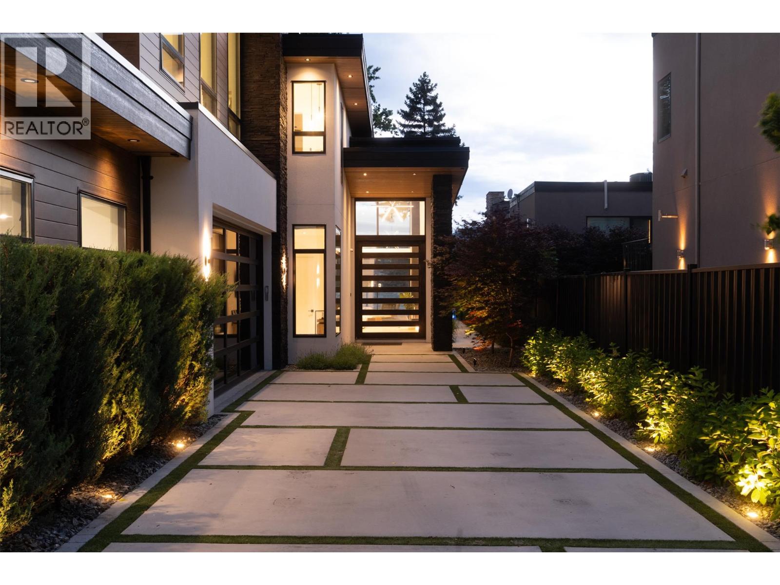 2764 Abbott Street, Kelowna, British Columbia  V1Y 1G4 - Photo 3 - 10389782