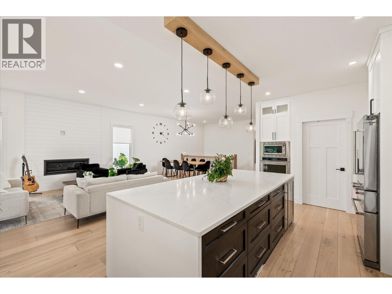 10285 Beacon Hill Drive, Lake Country, British Columbia  V4V 0A9 - Photo 8 - 10389055