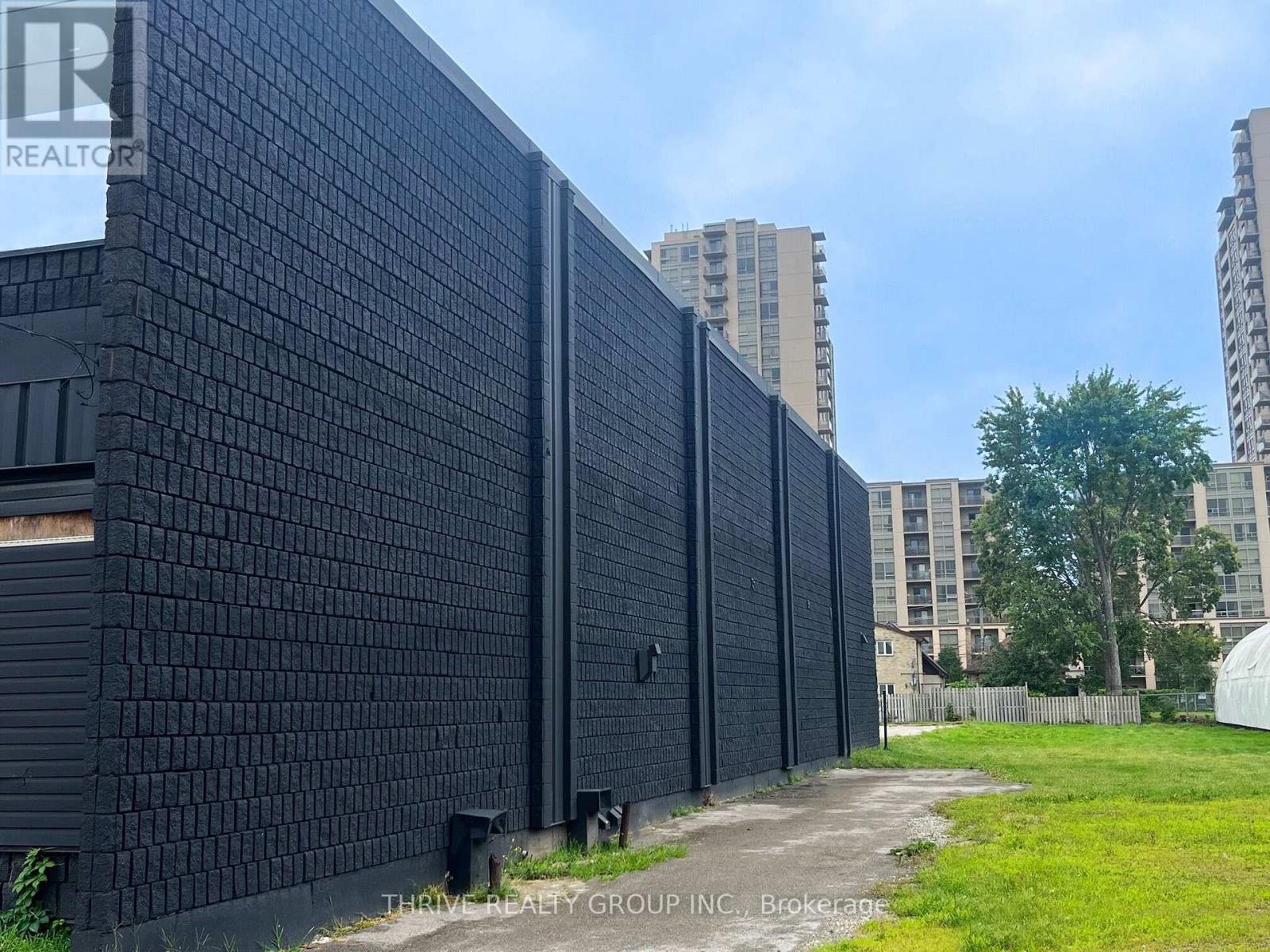 724 York Street, London East, Ontario  N5W 2S8 - Photo 3 - X13677454
